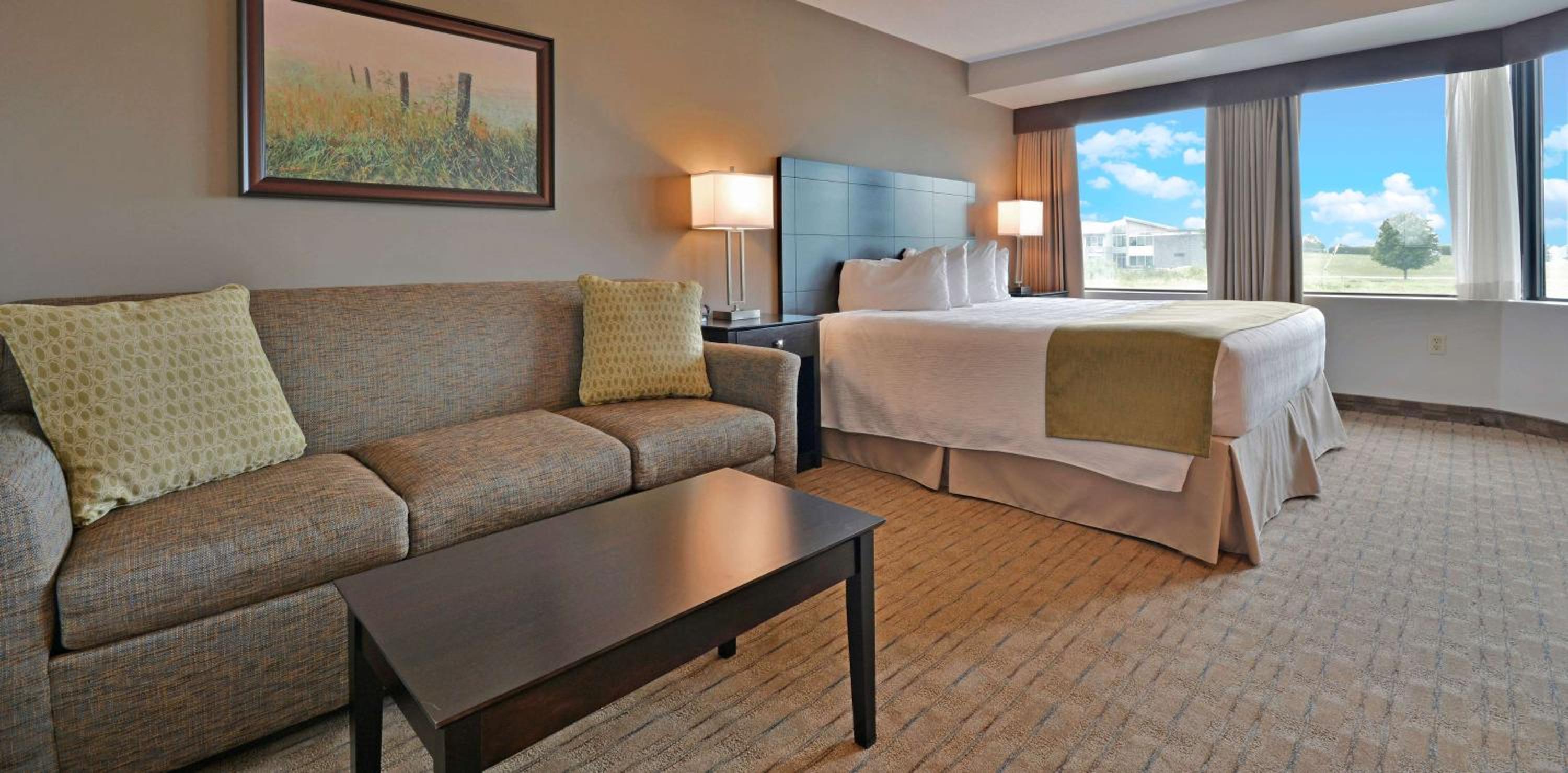 Executive King Room with Sofa Bed - Non-Smoking - Photo 3