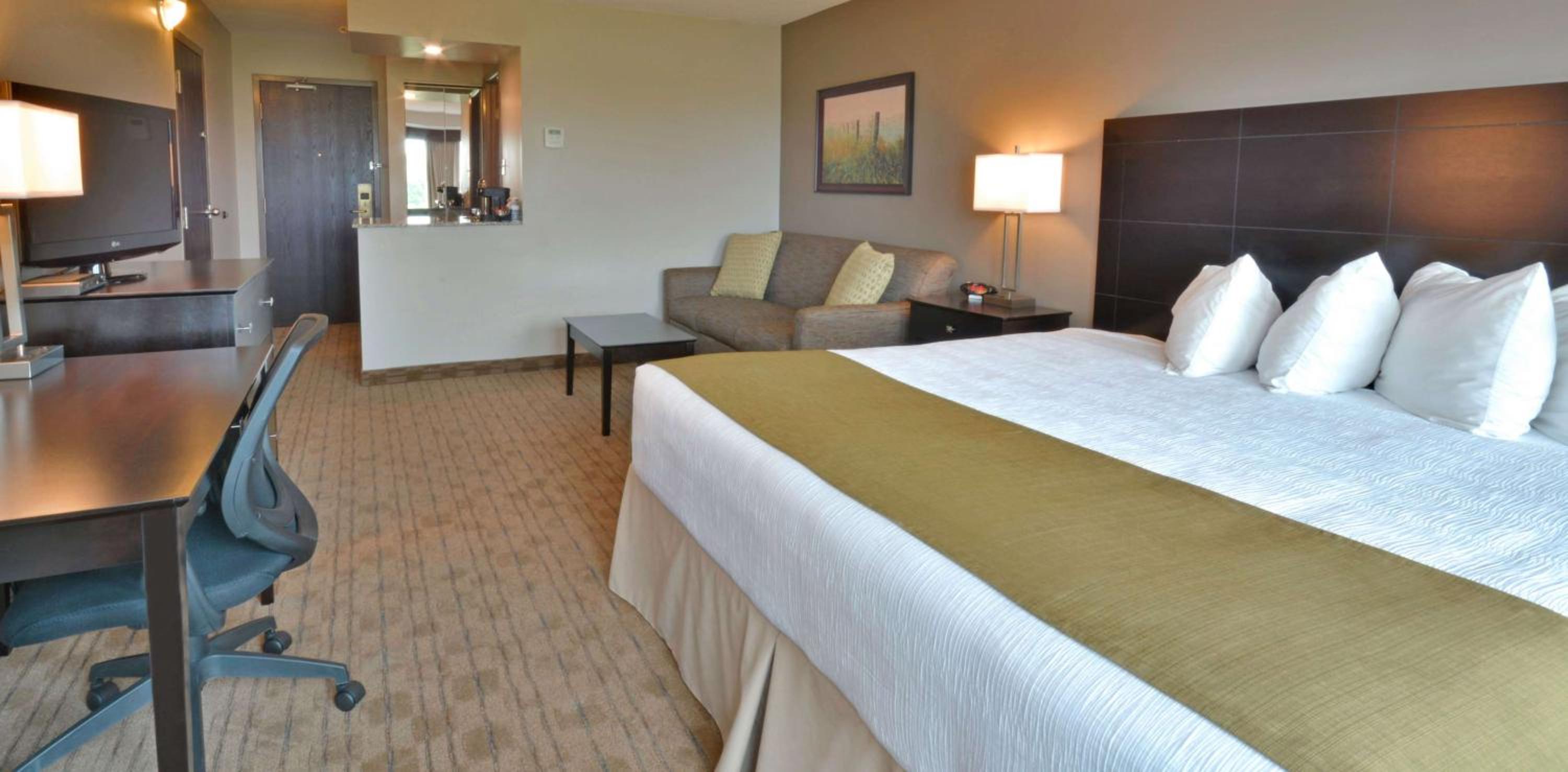 Executive King Room with Sofa Bed - Non-Smoking - Photo 2