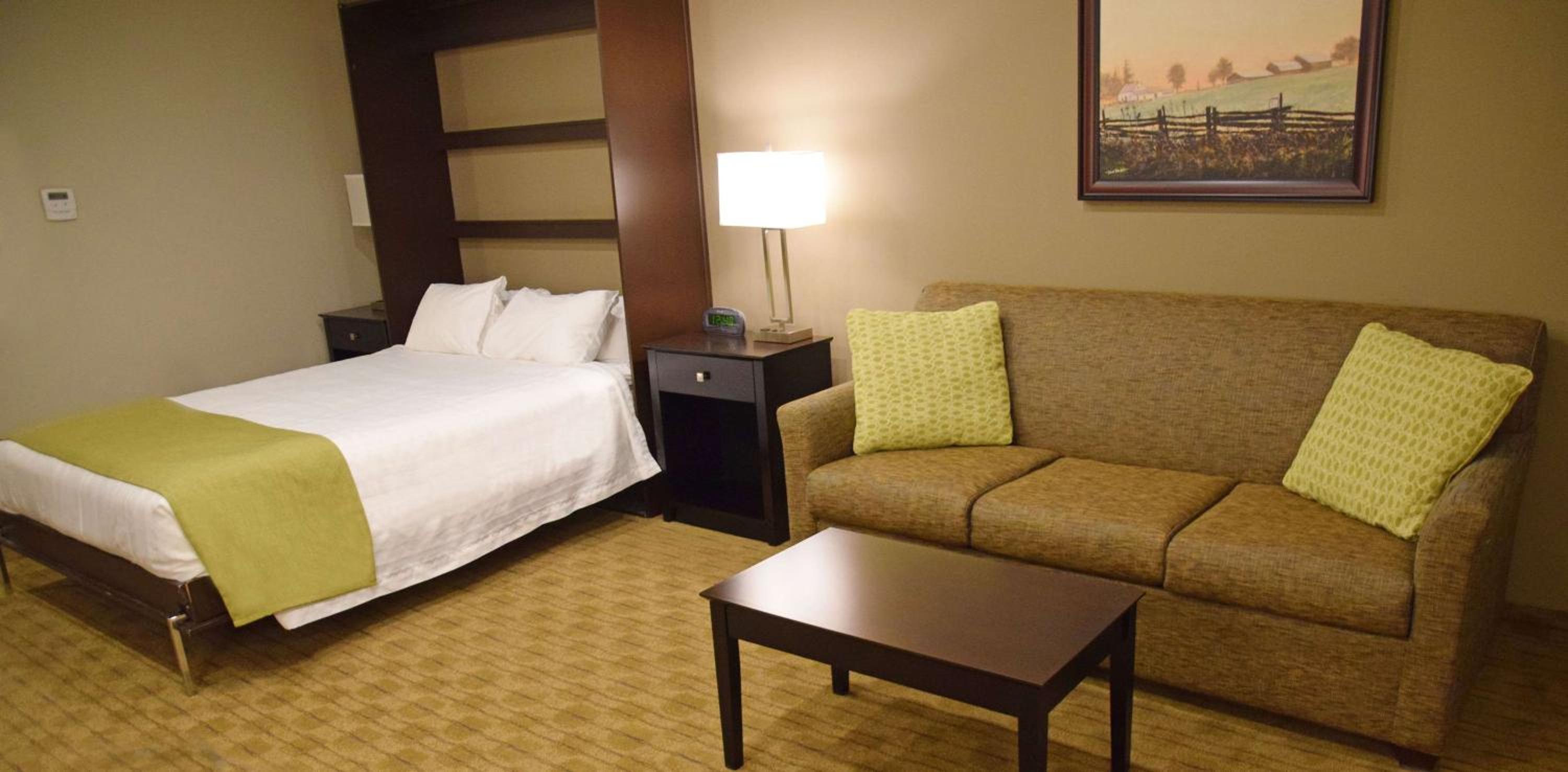 Queen Room with Sofa Bed and Queen Murphy Bed Only - Non-Smoking - Photo 1
