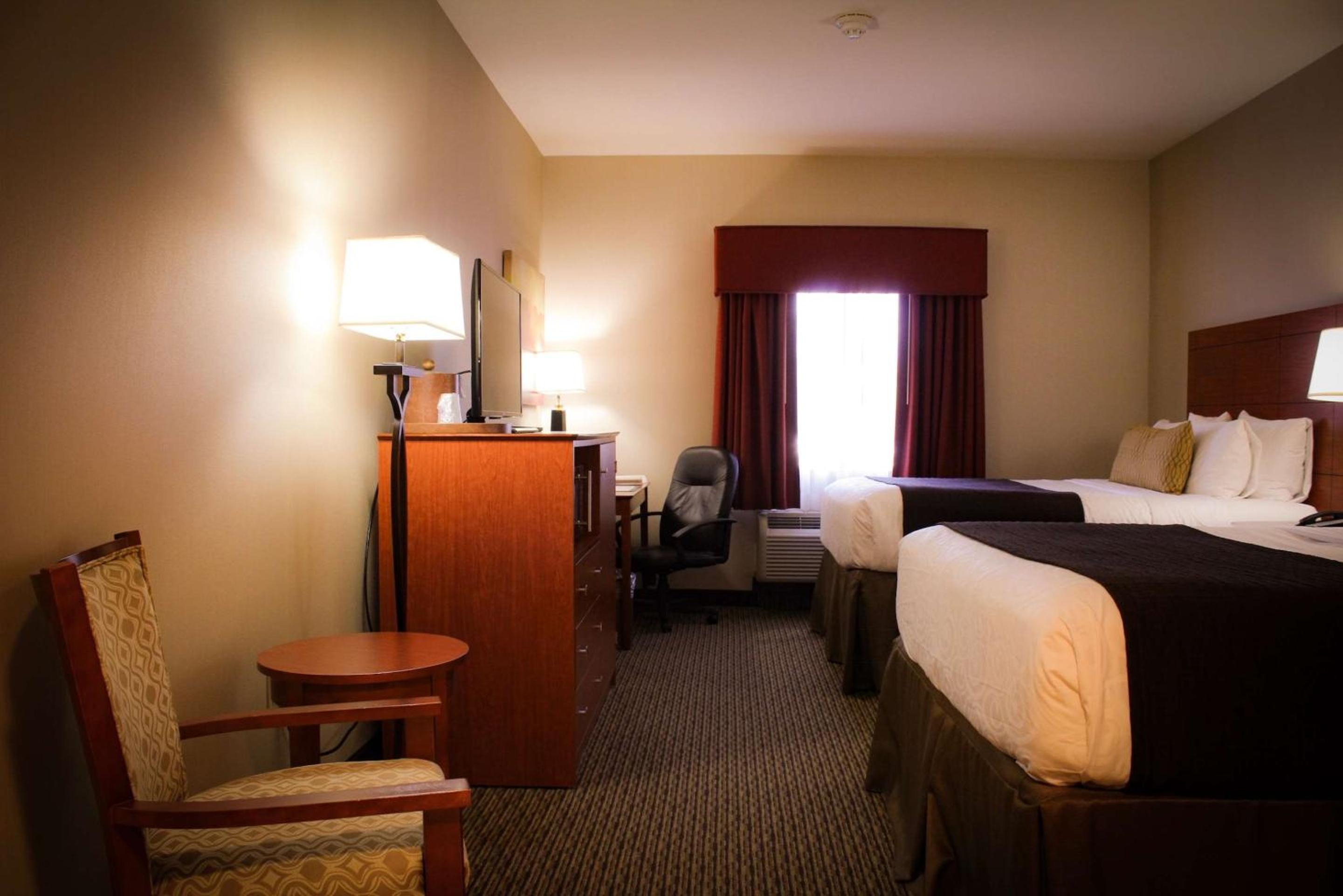 Queen Room with Two Queen Beds - Disability Access - Photo 2