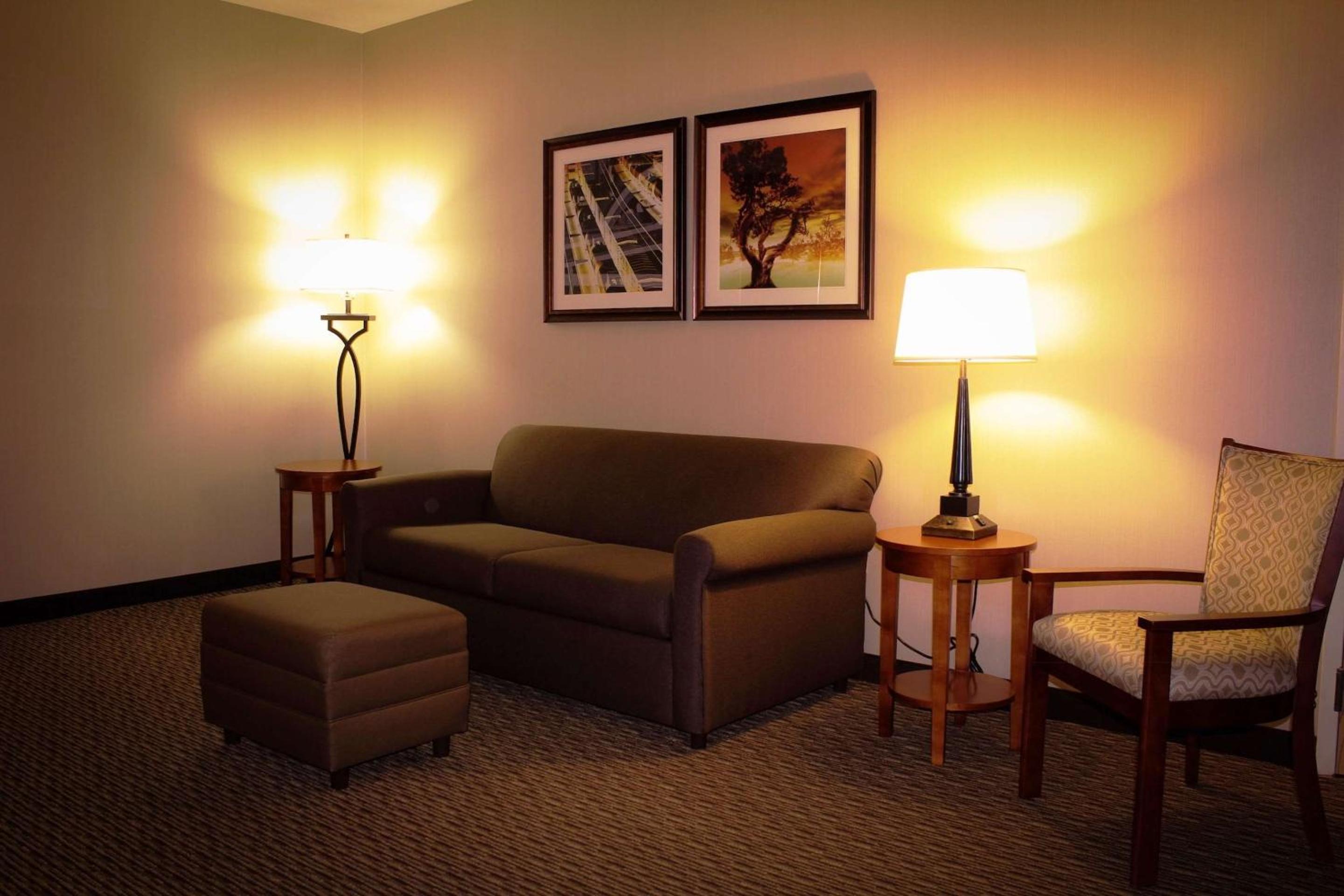 Deluxe King Room - Photo 5