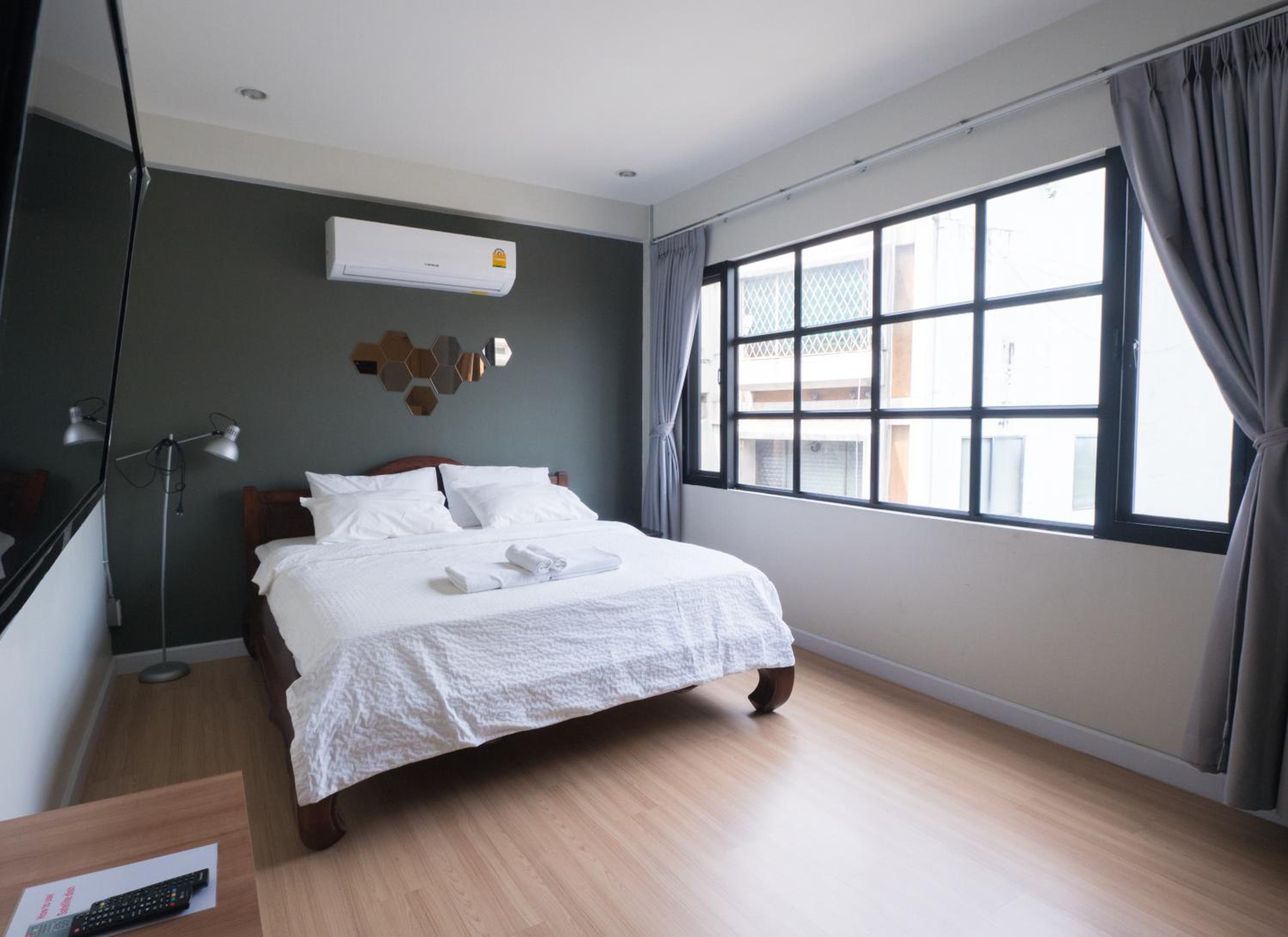 Studio Apartment photo 2