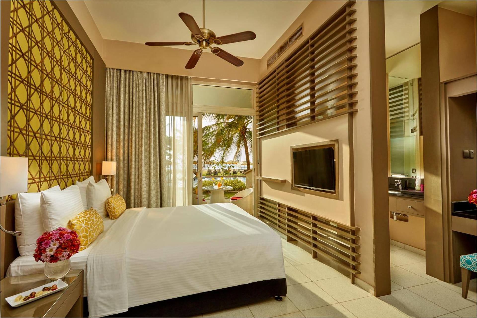 Deluxe King Room with Sea View - 2 Piece Laundry Free per stay | Early Check-in / Late Check-out (Subject to Availability)
