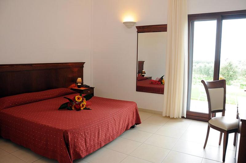 Double Room with Pool View - Photo 1