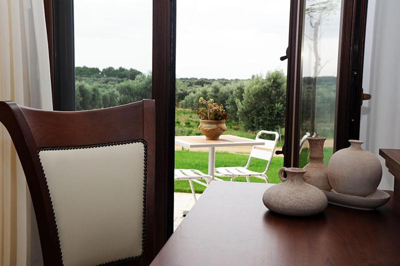 Double Room with Pool View - Photo 4