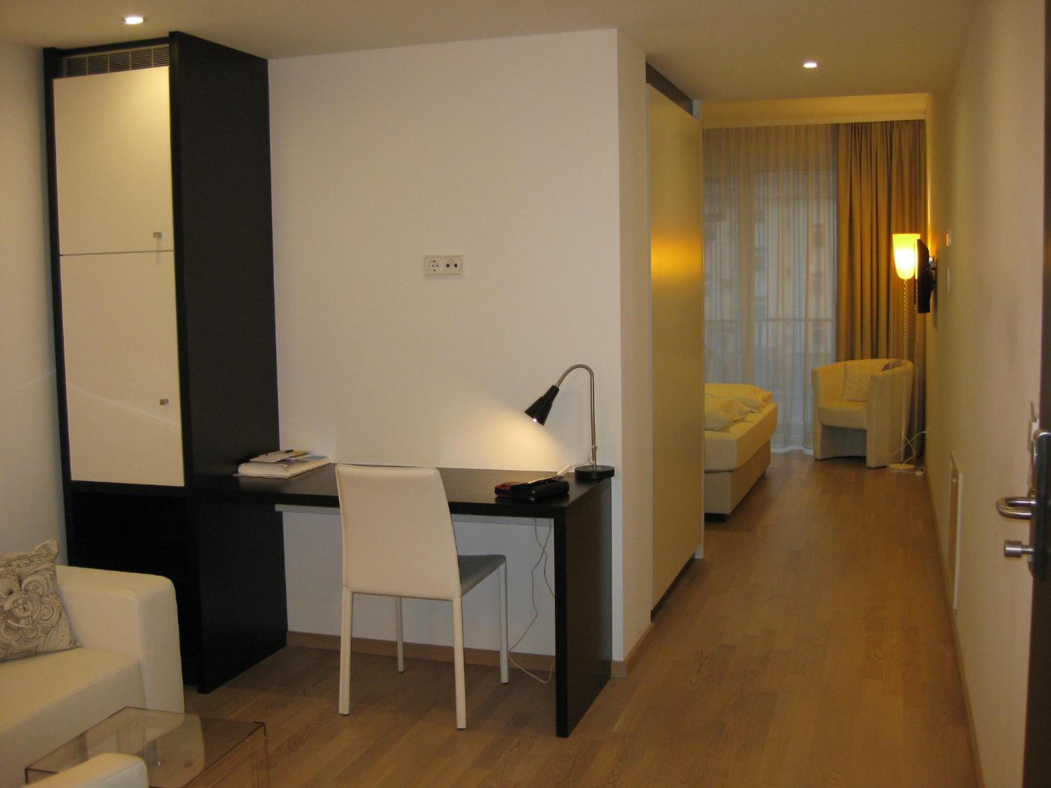 Suite - Photo 10