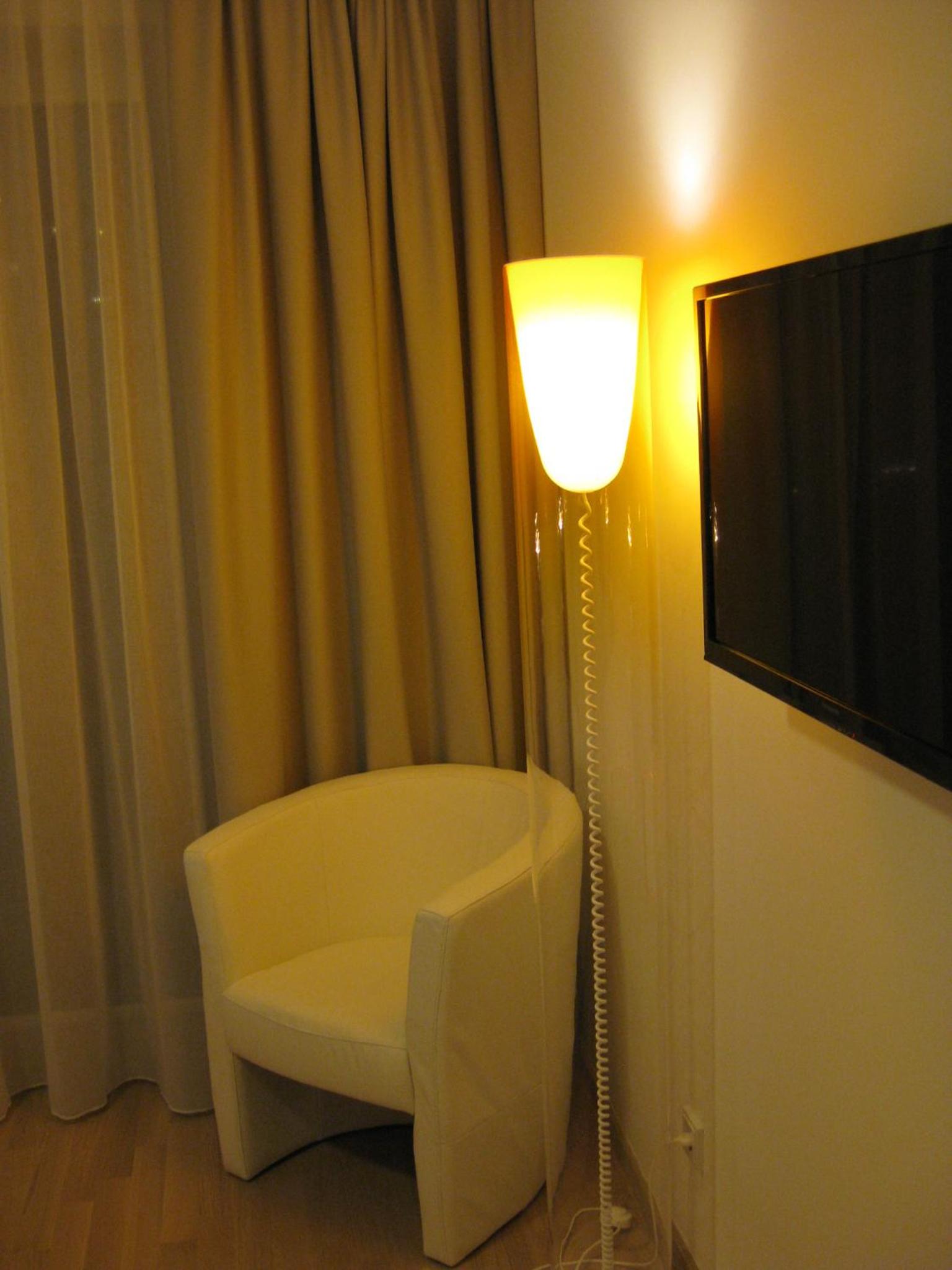 Suite - Photo 11