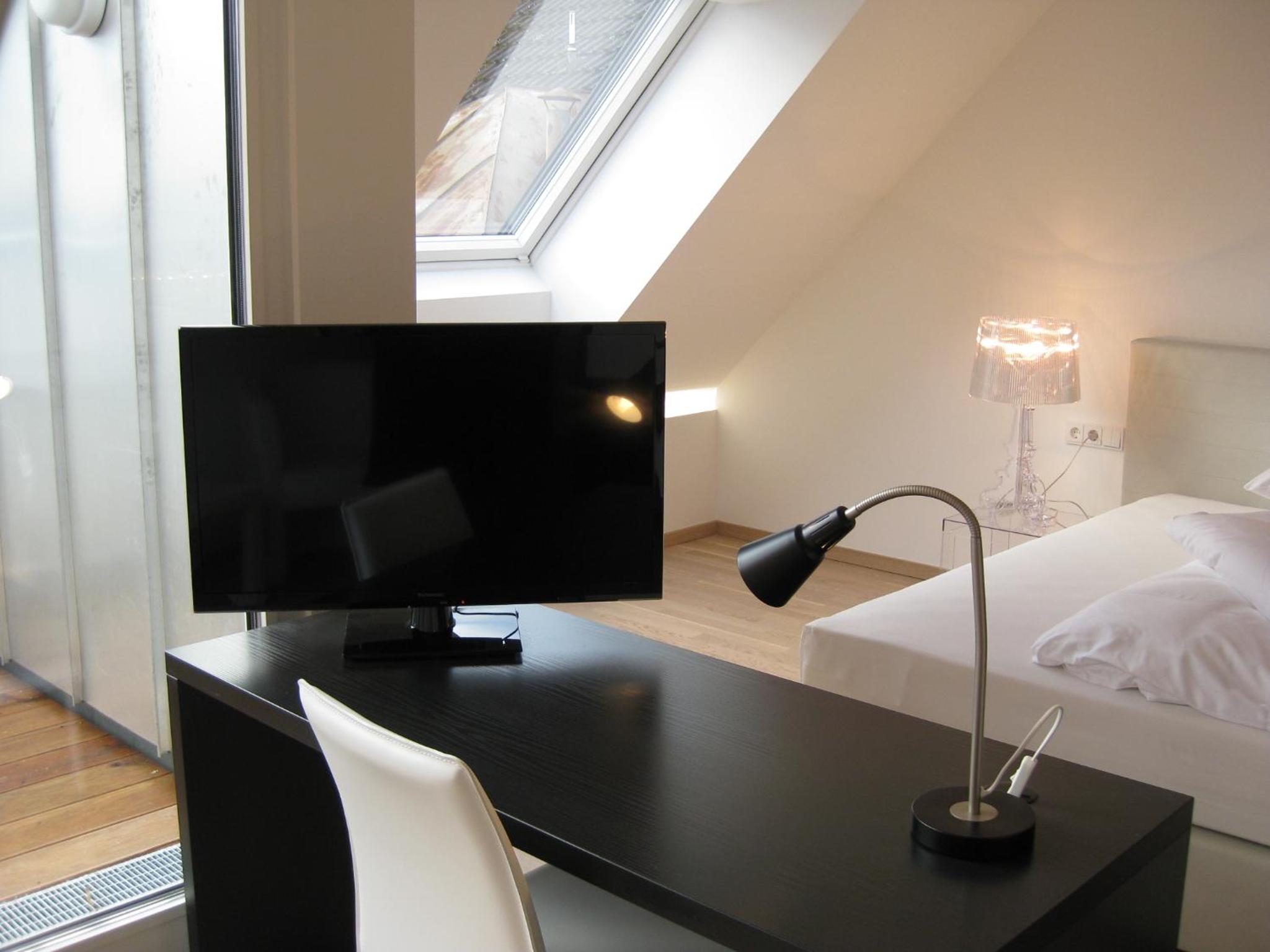 Suite - Photo 1