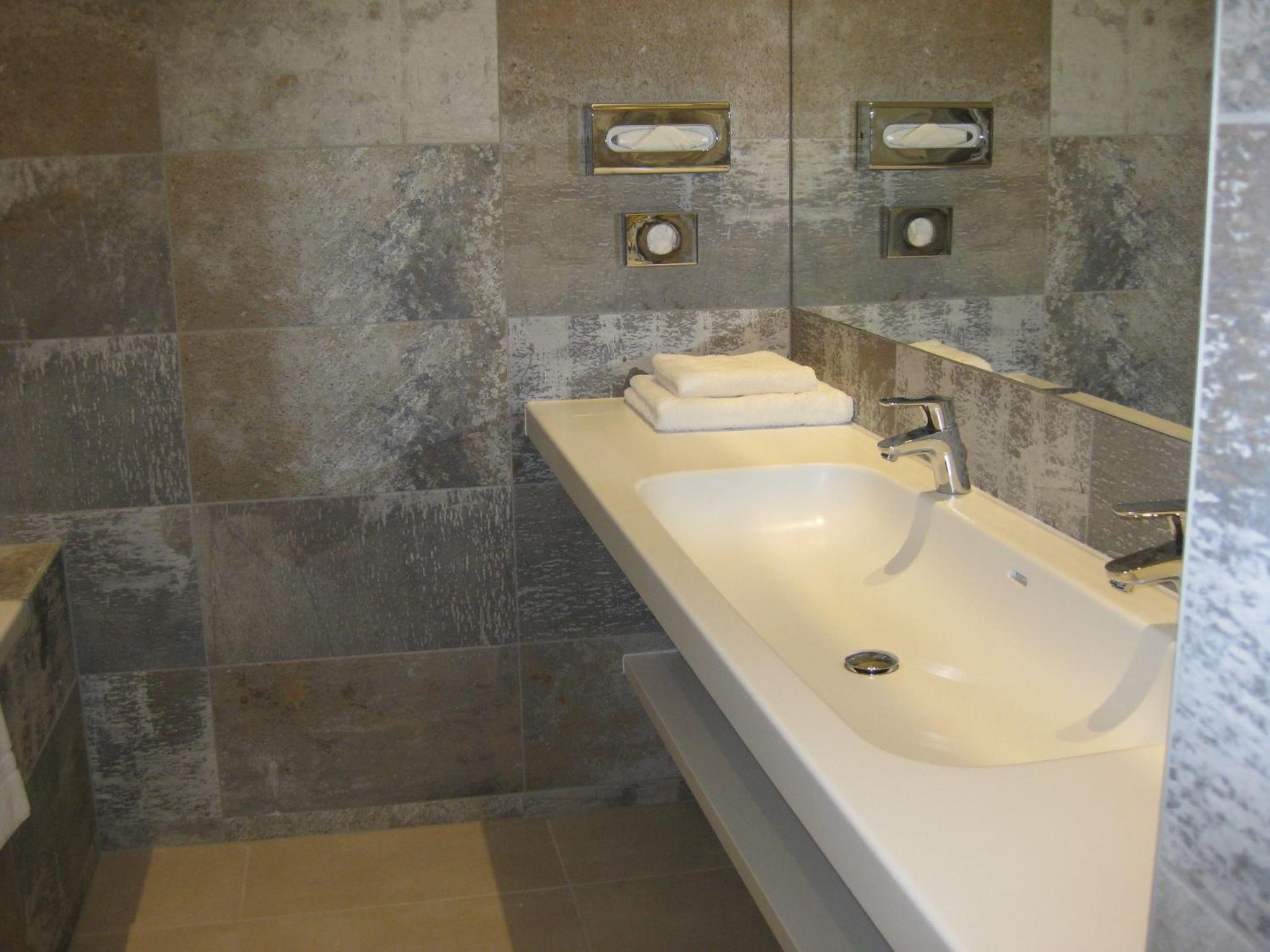 Premium Double or Twin Room with Balcony - Photo 5