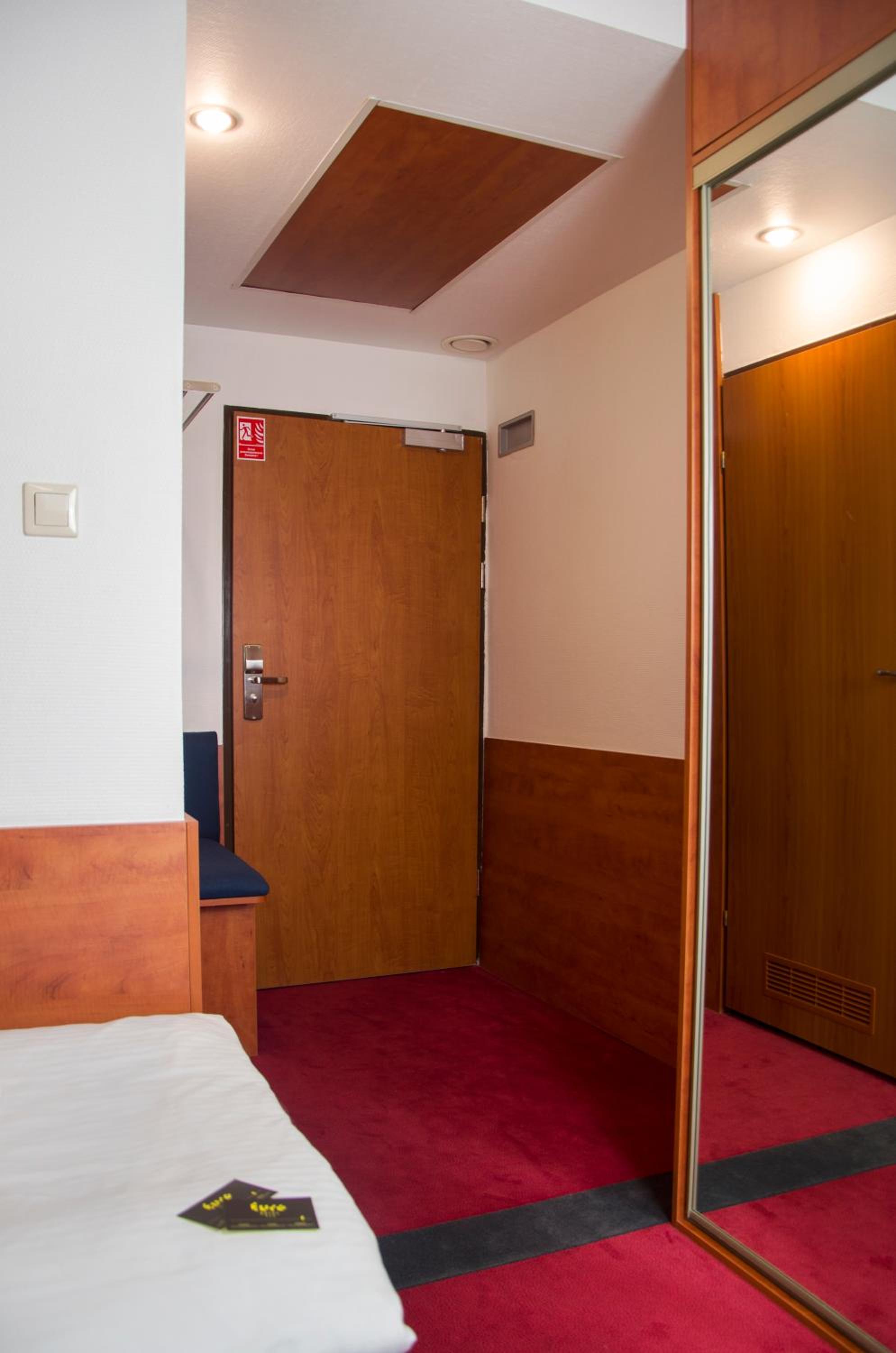 Double Room - Photo 10