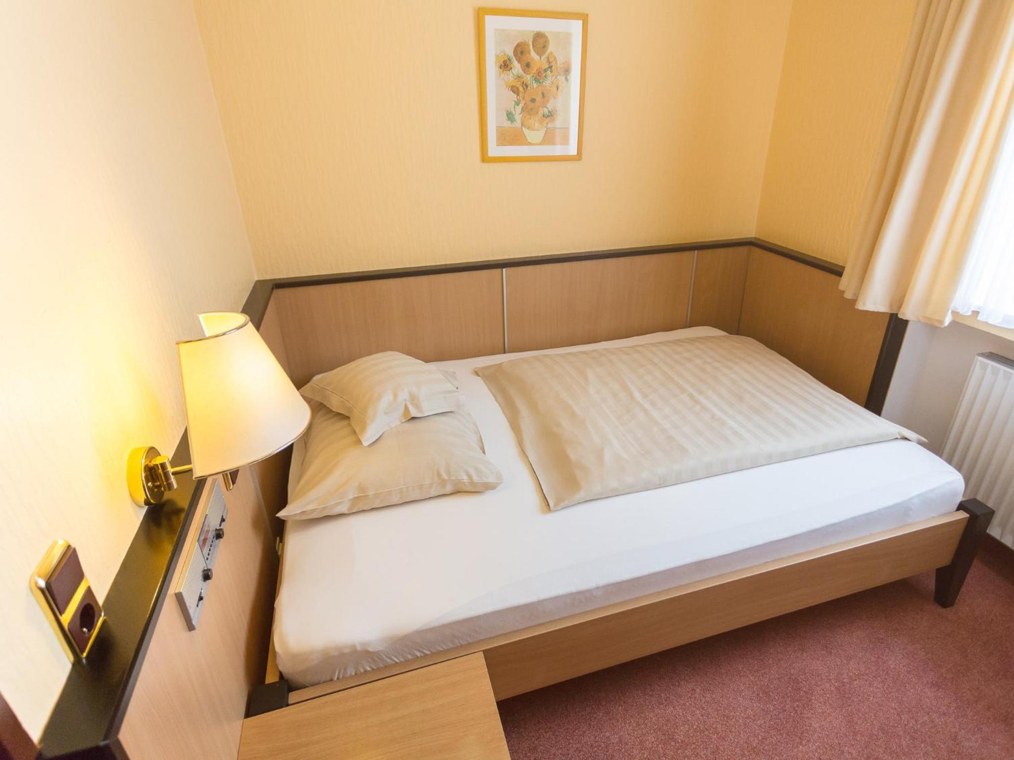 Queen Room photo 3