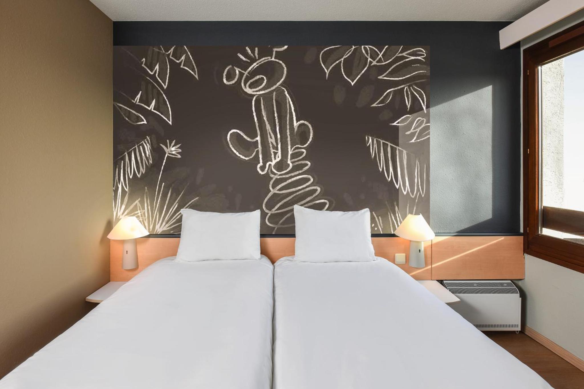 Triple Room with One Double Bed and One Single Bed - Photo 1