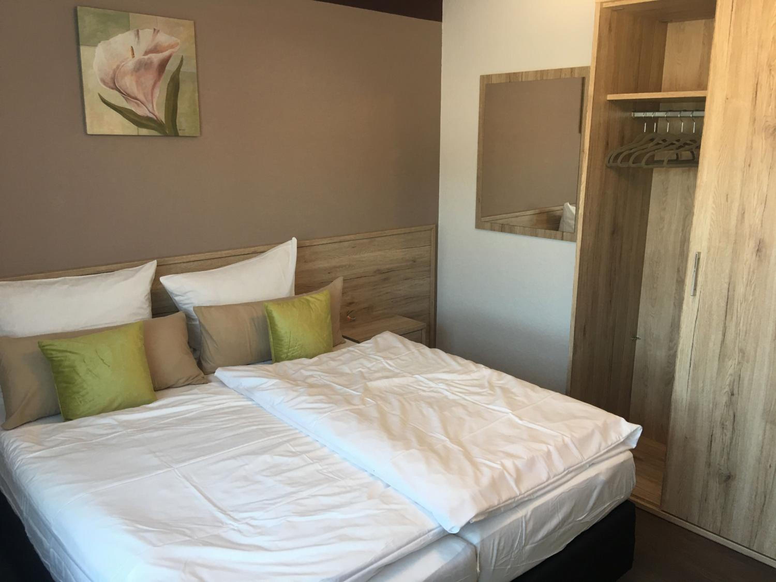 Deluxe Double or Twin Room - Photo 8