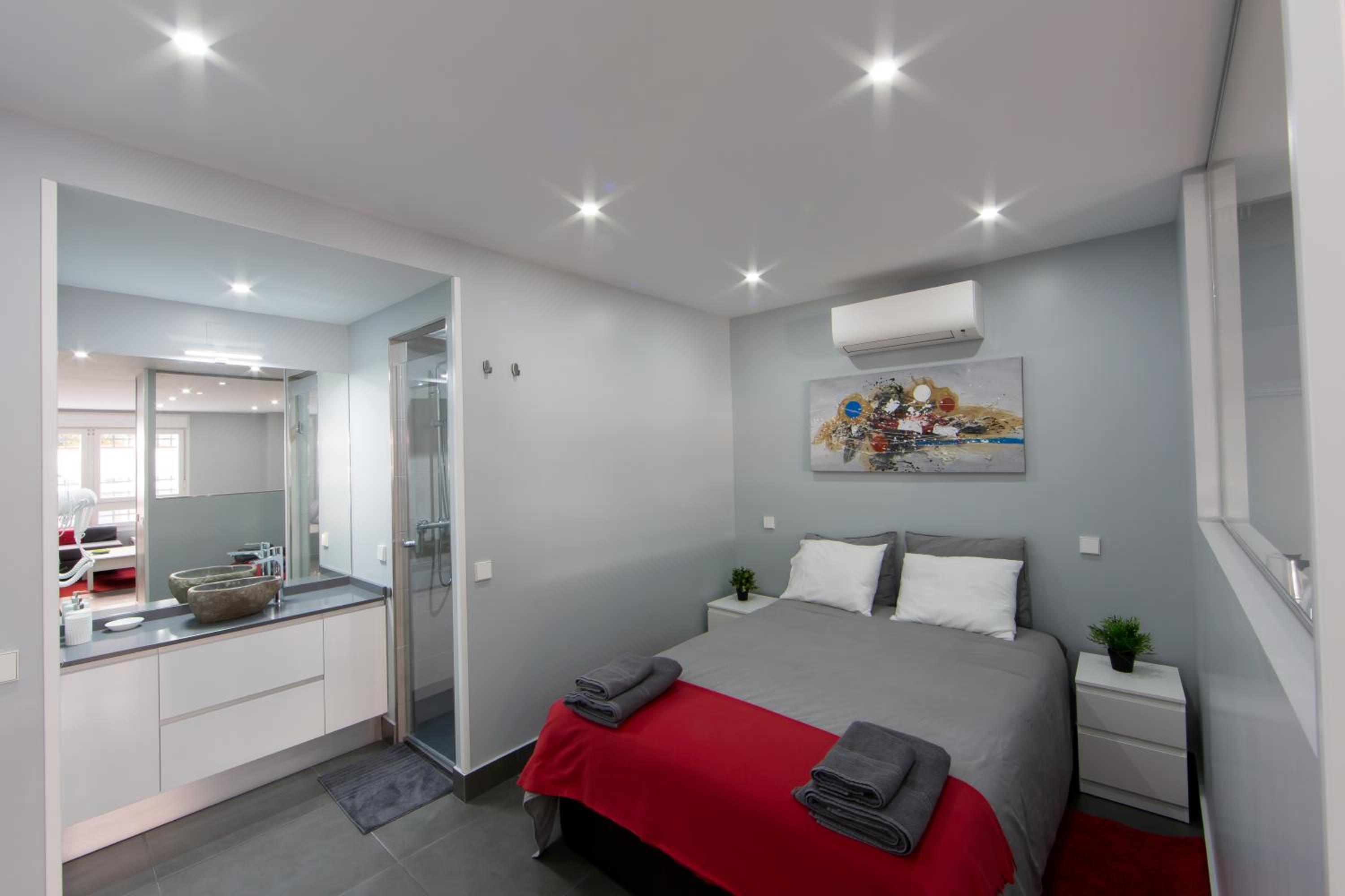 Apartment photo 2