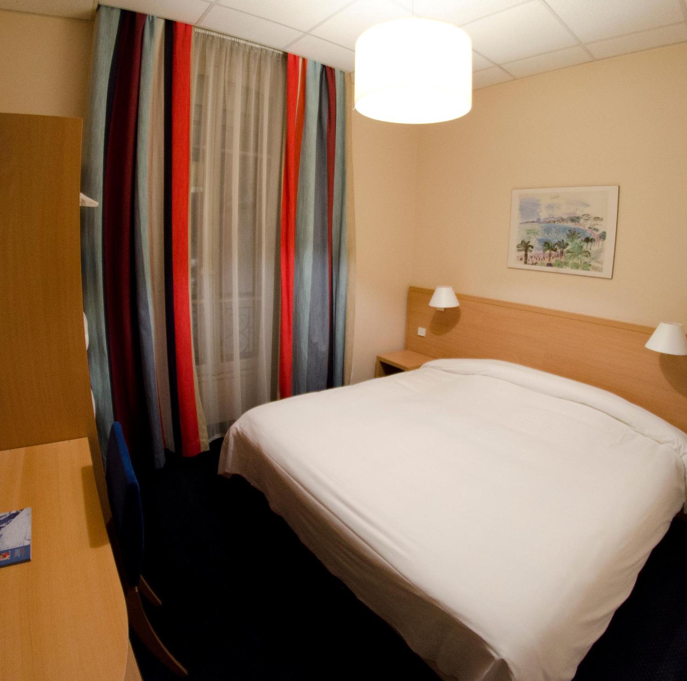 Double Room - Photo 7
