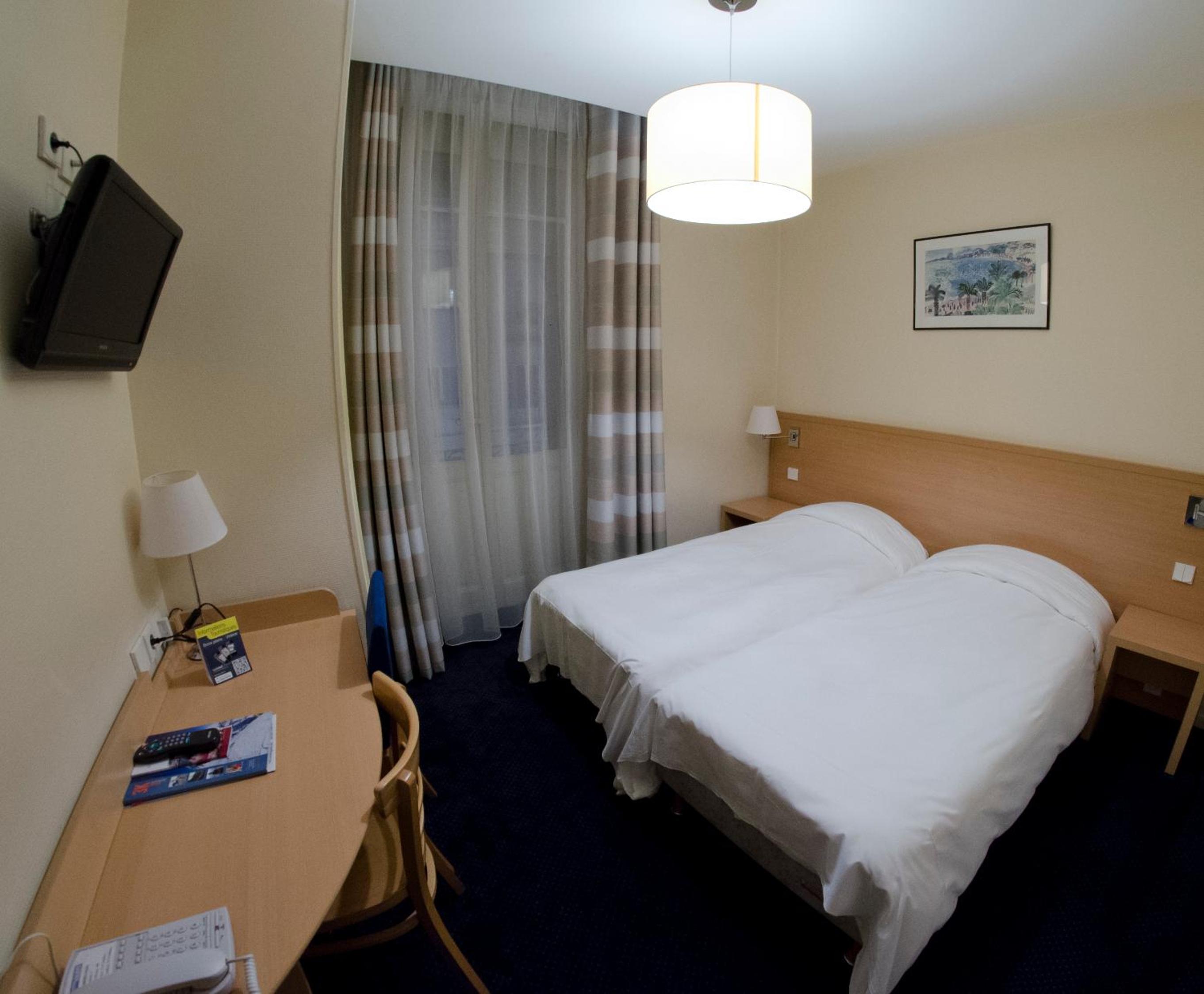 Twin Room - Photo 7