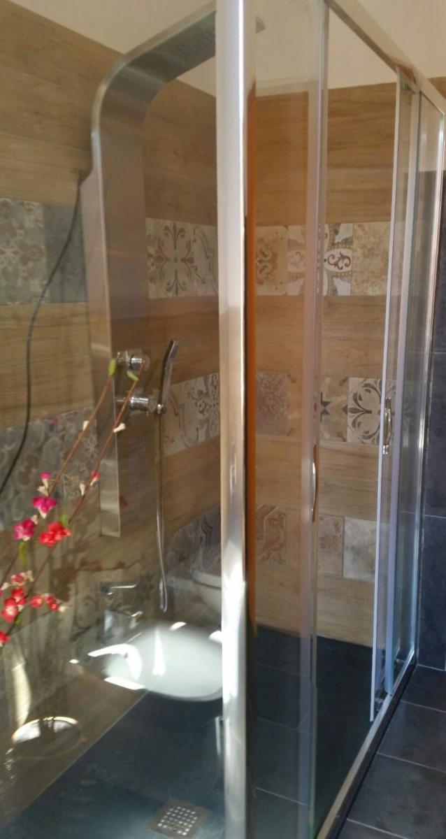 Double Room with Balcony - Photo 4