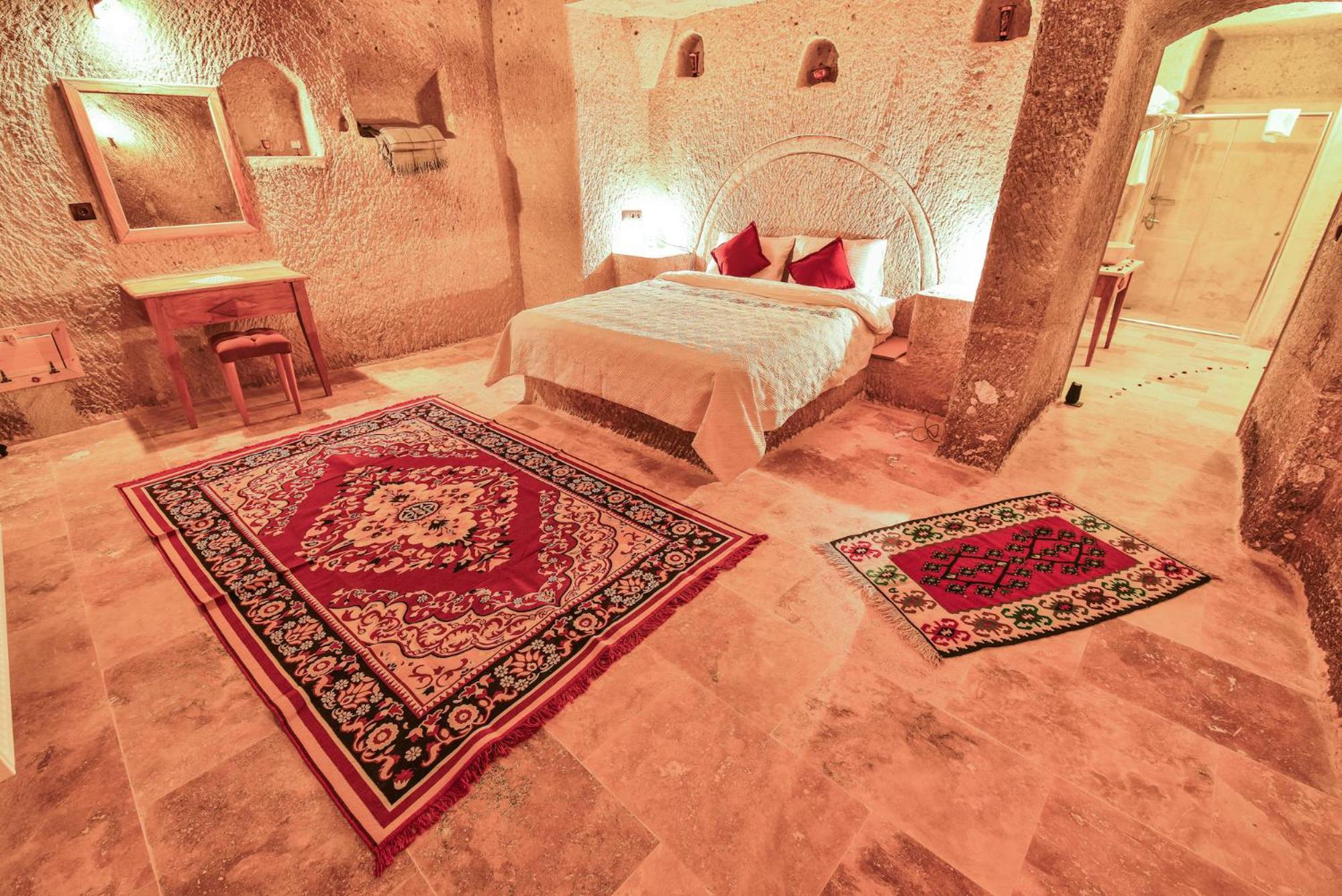 Queen Suite with Spa Bath photo 1