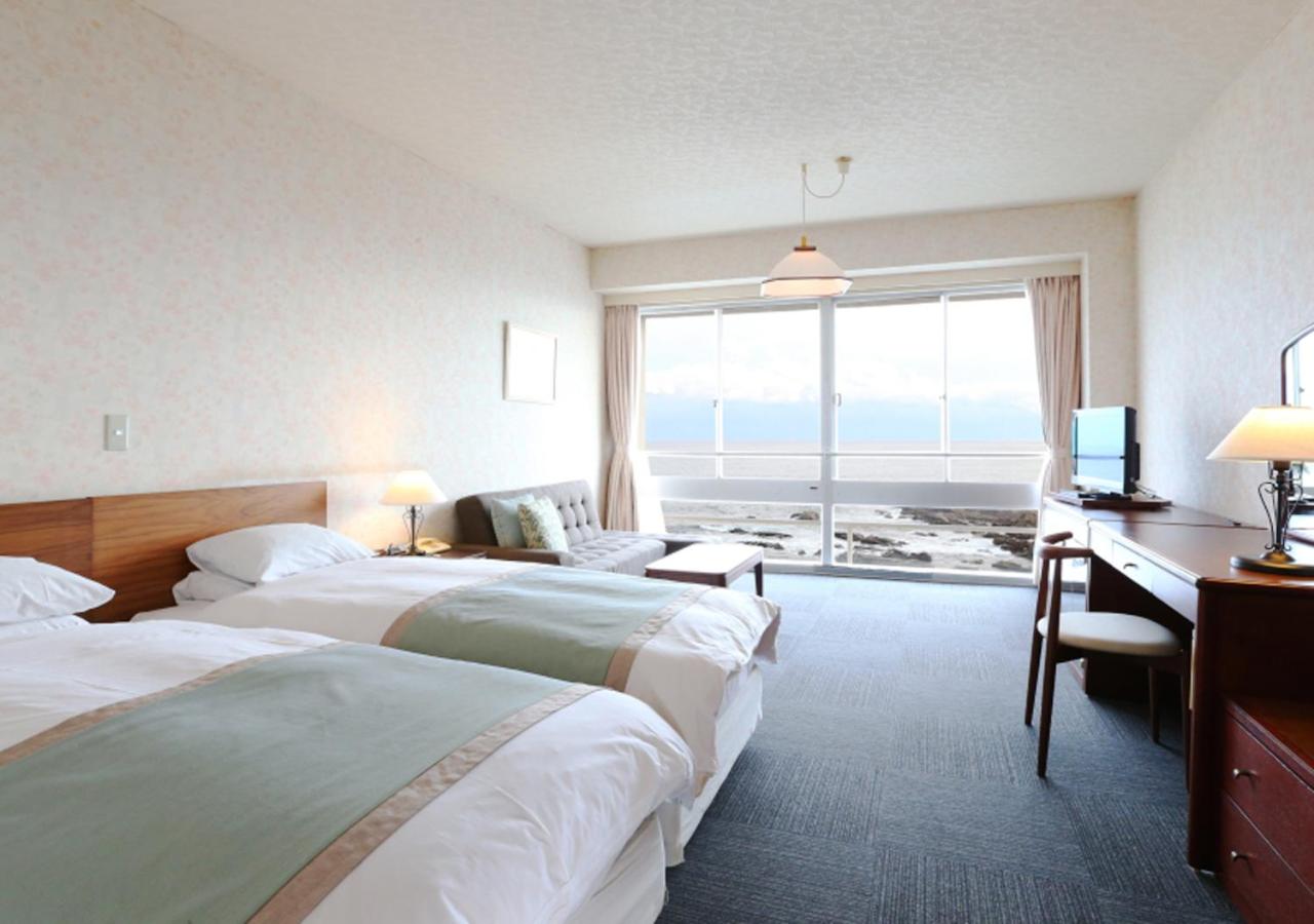 Standard Twin Room with Shared Bathroom - Non-Smoking photo 2