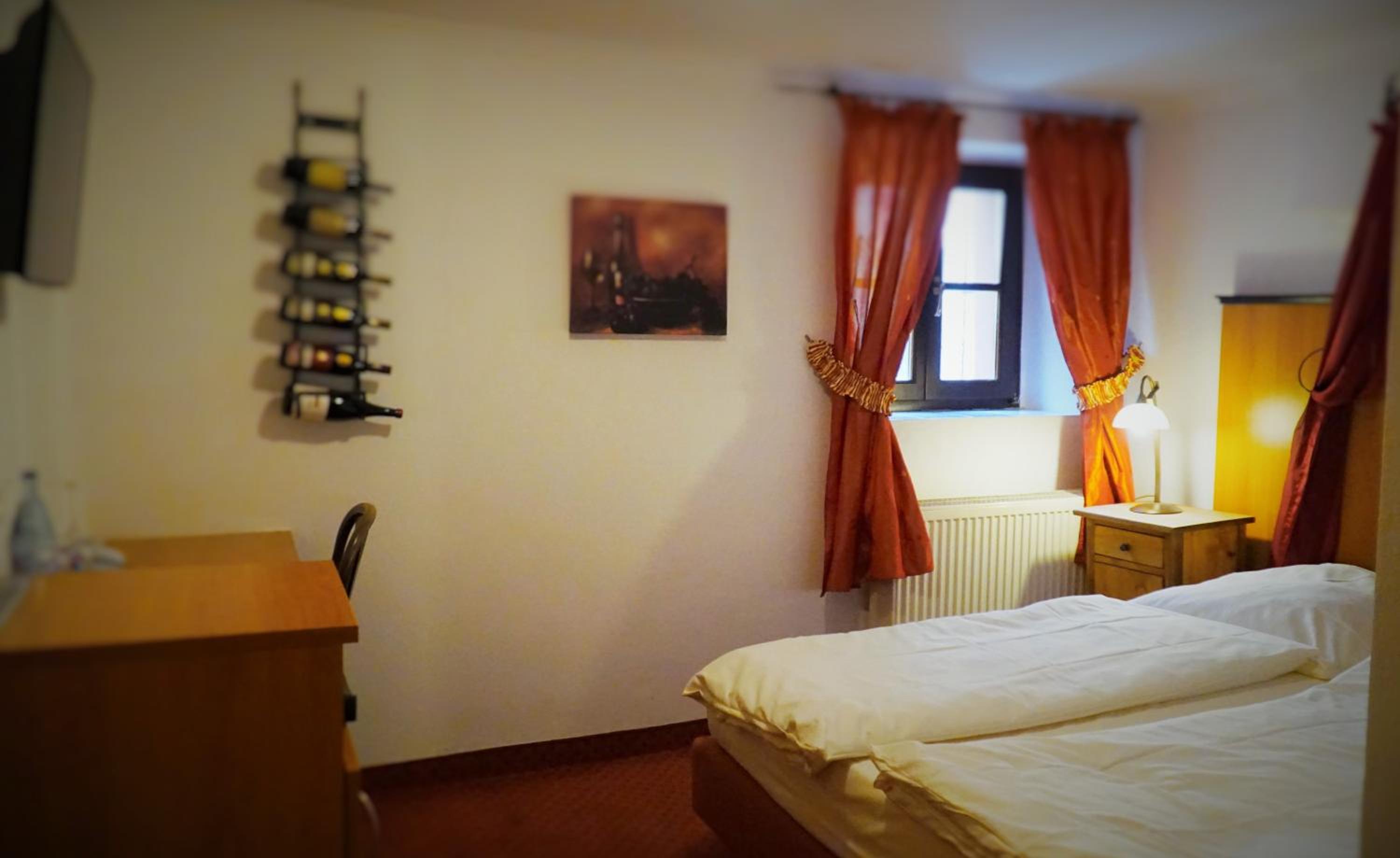 Small Double Room - Photo 4