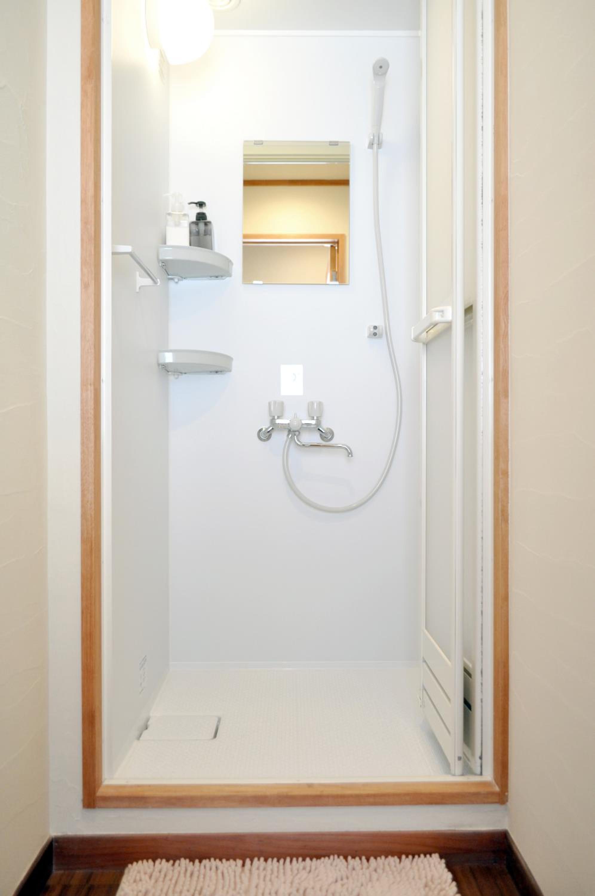 Economy Twin Room - Photo 2