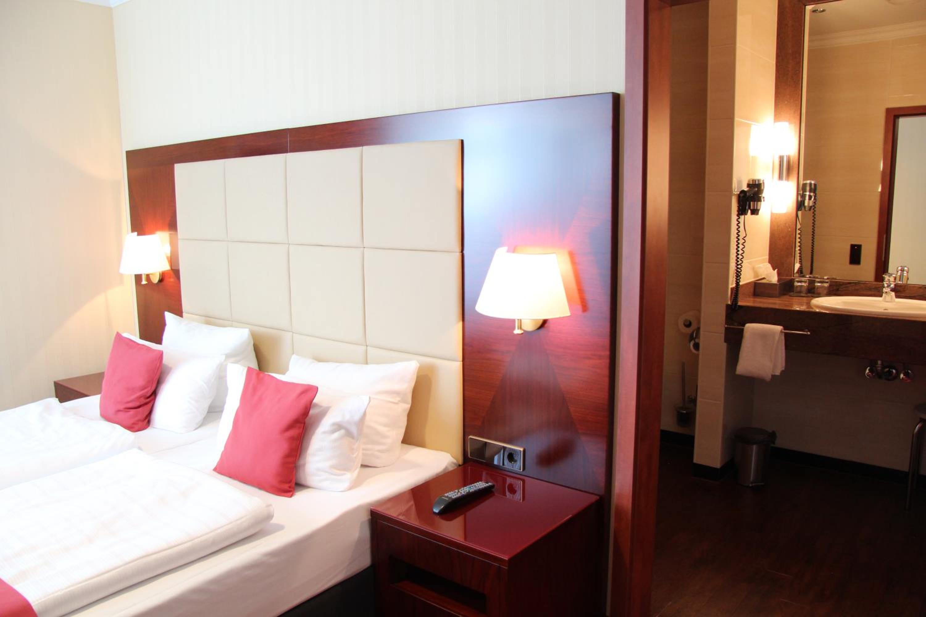 Family Suite (2 Adults + 1 Child up to 16 Year Old) photo 2