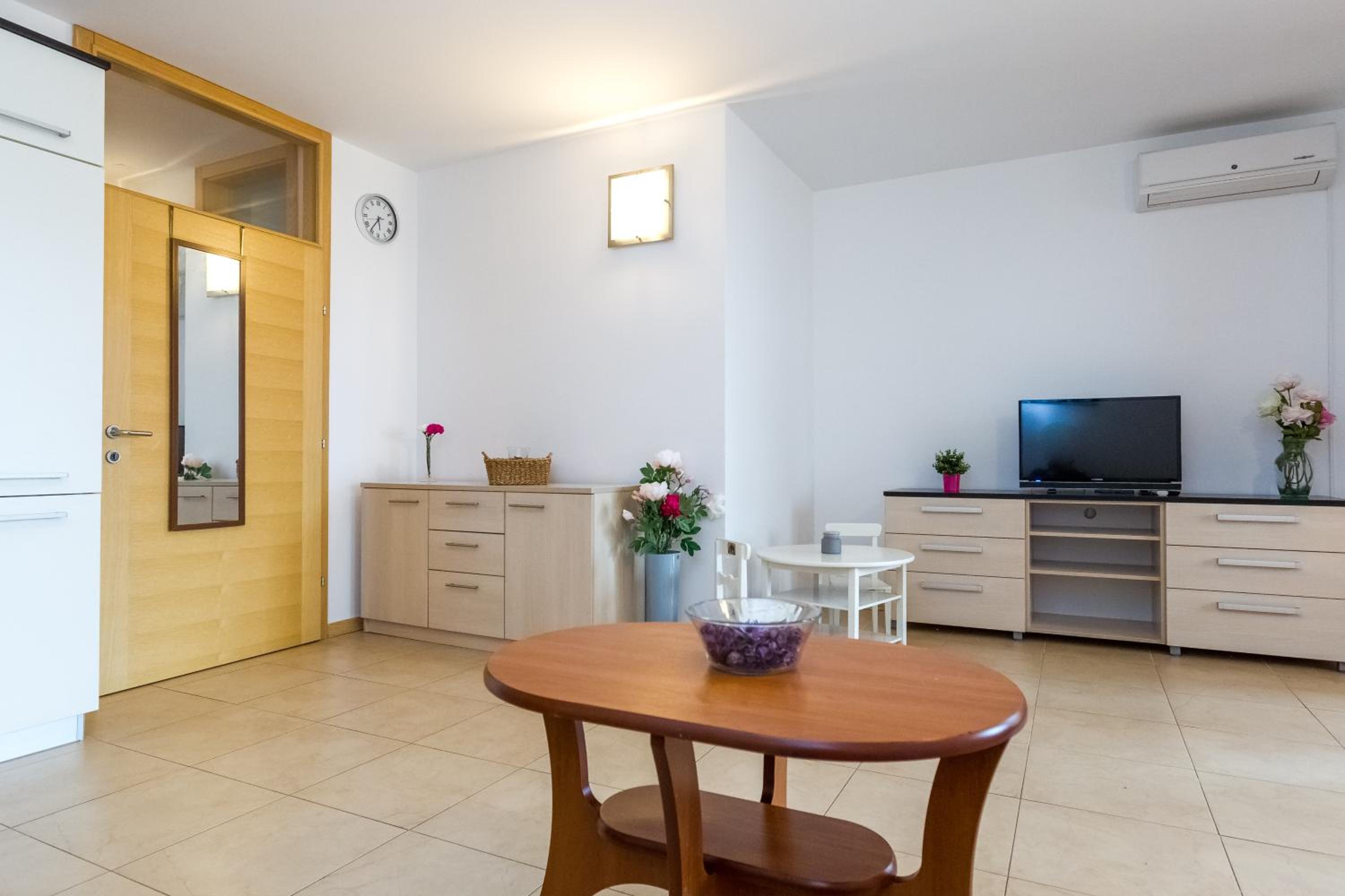 Two-Bedroom Apartment with Terrace photo 2