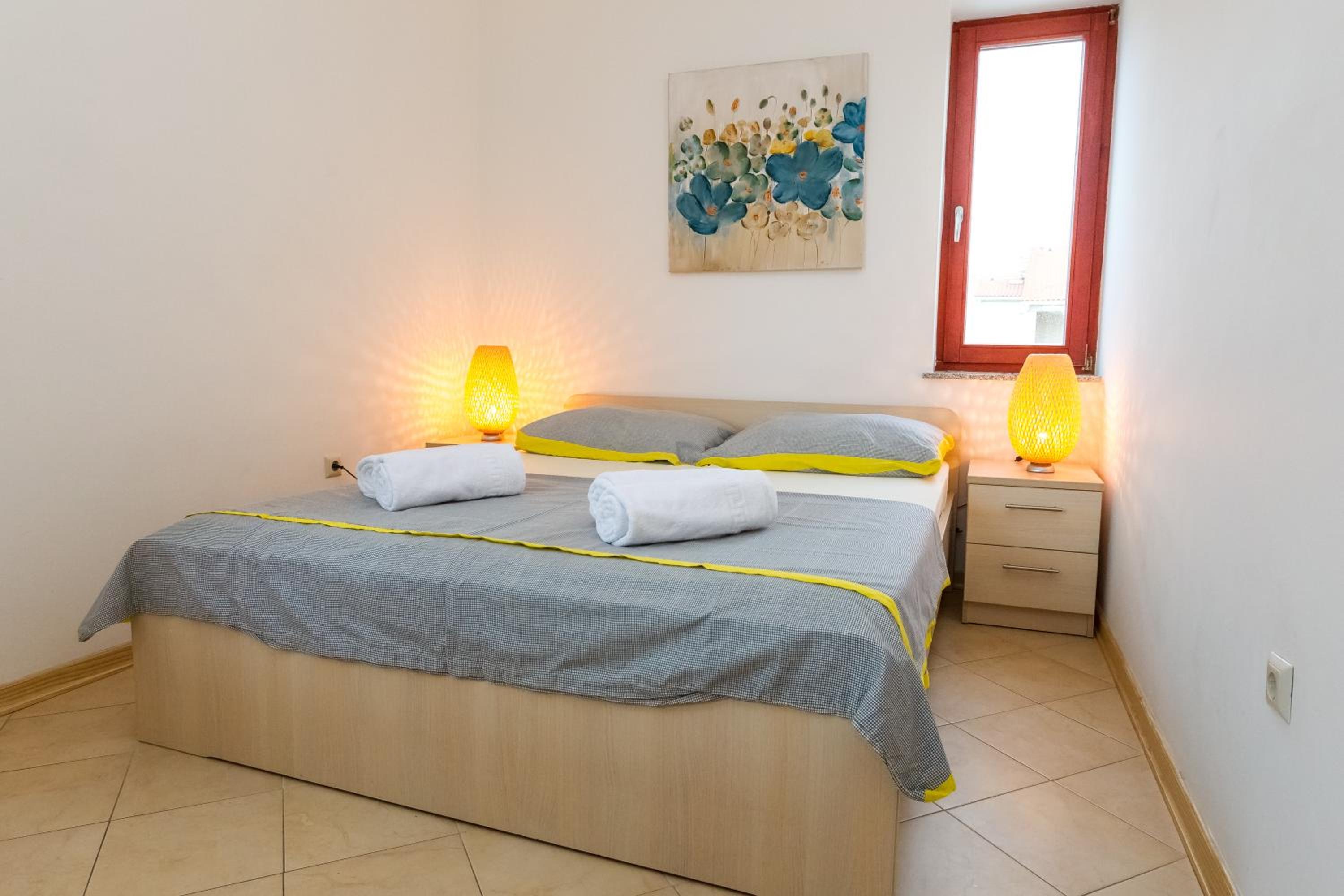 Comfort Two-Bedroom Apartment with Terrace - Photo 2