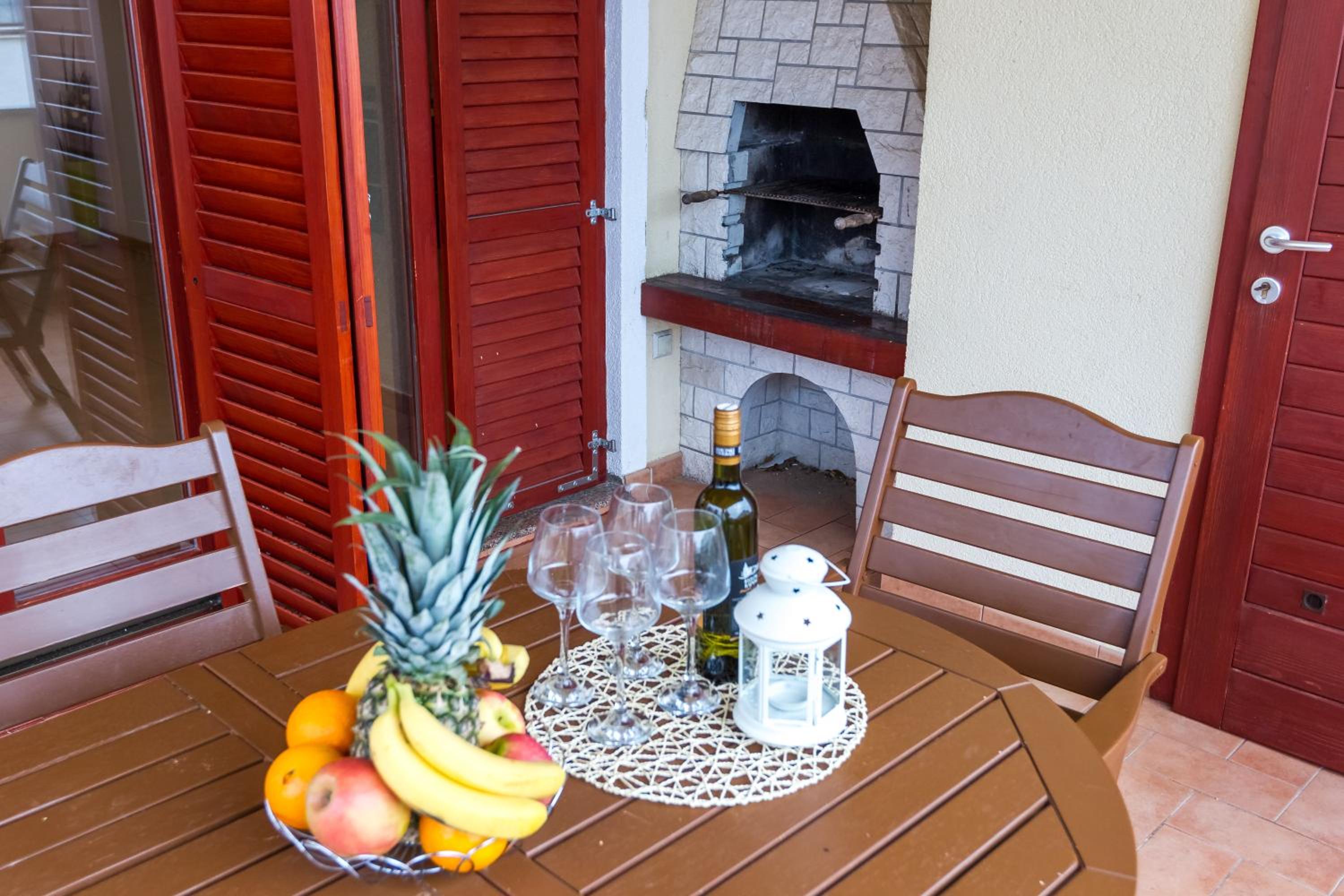 Comfort Two-Bedroom Apartment with Terrace - Photo 7