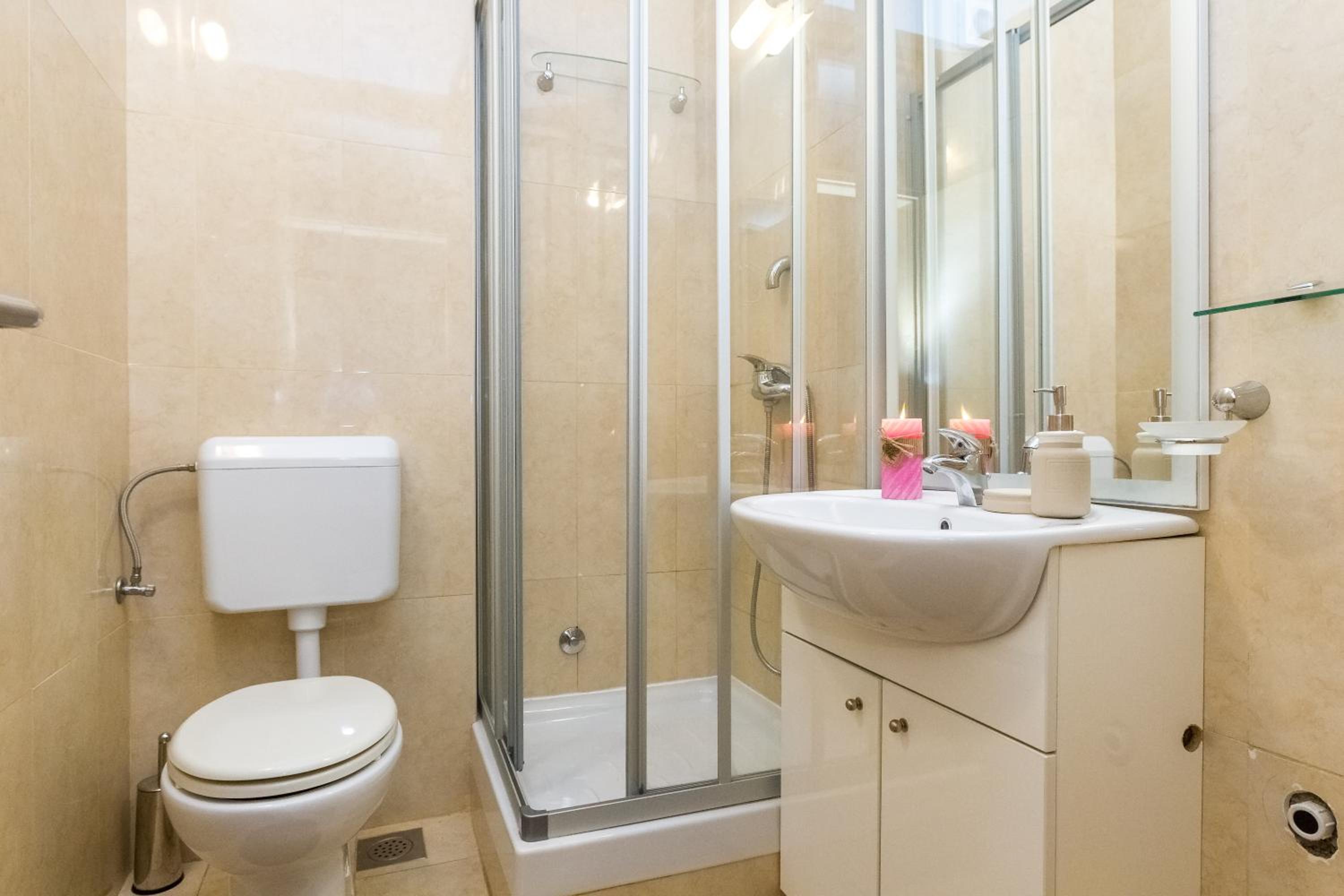 Comfort Two-Bedroom Apartment - Ground Floor - Photo 6
