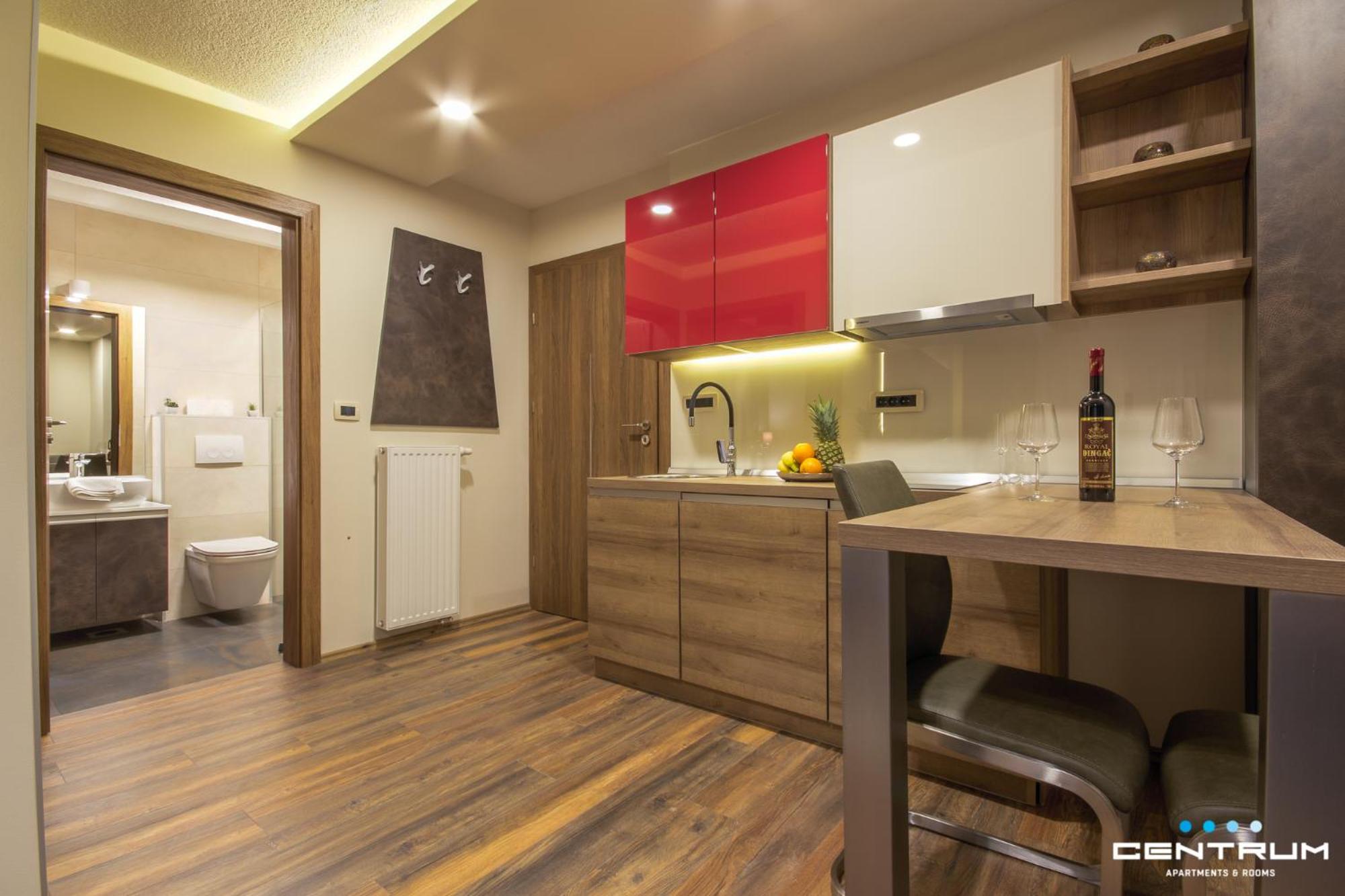 Deluxe King Suite photo 3