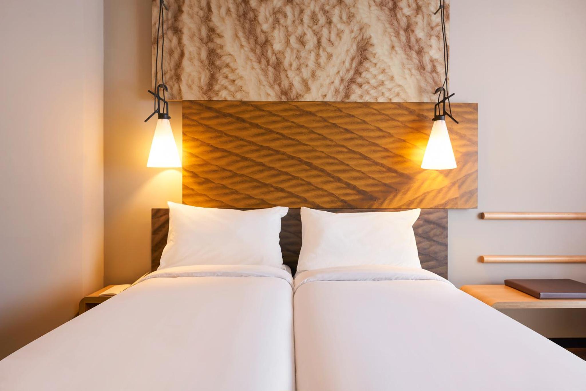 Twin Room with 2 beds - Photo 7