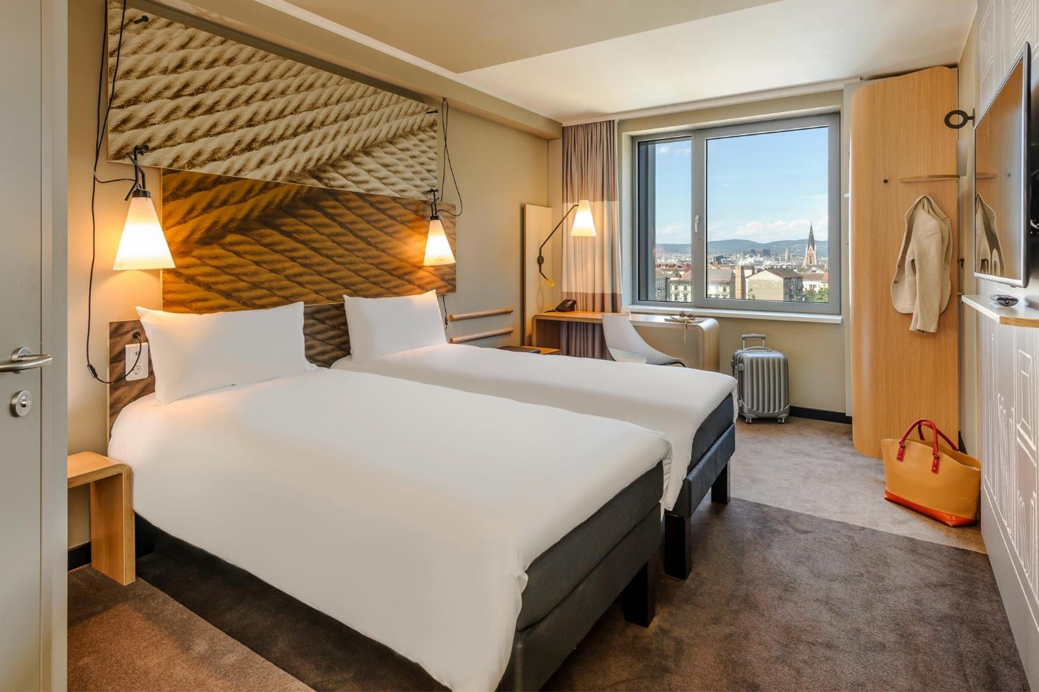 Twin Room with 2 beds - Photo 8