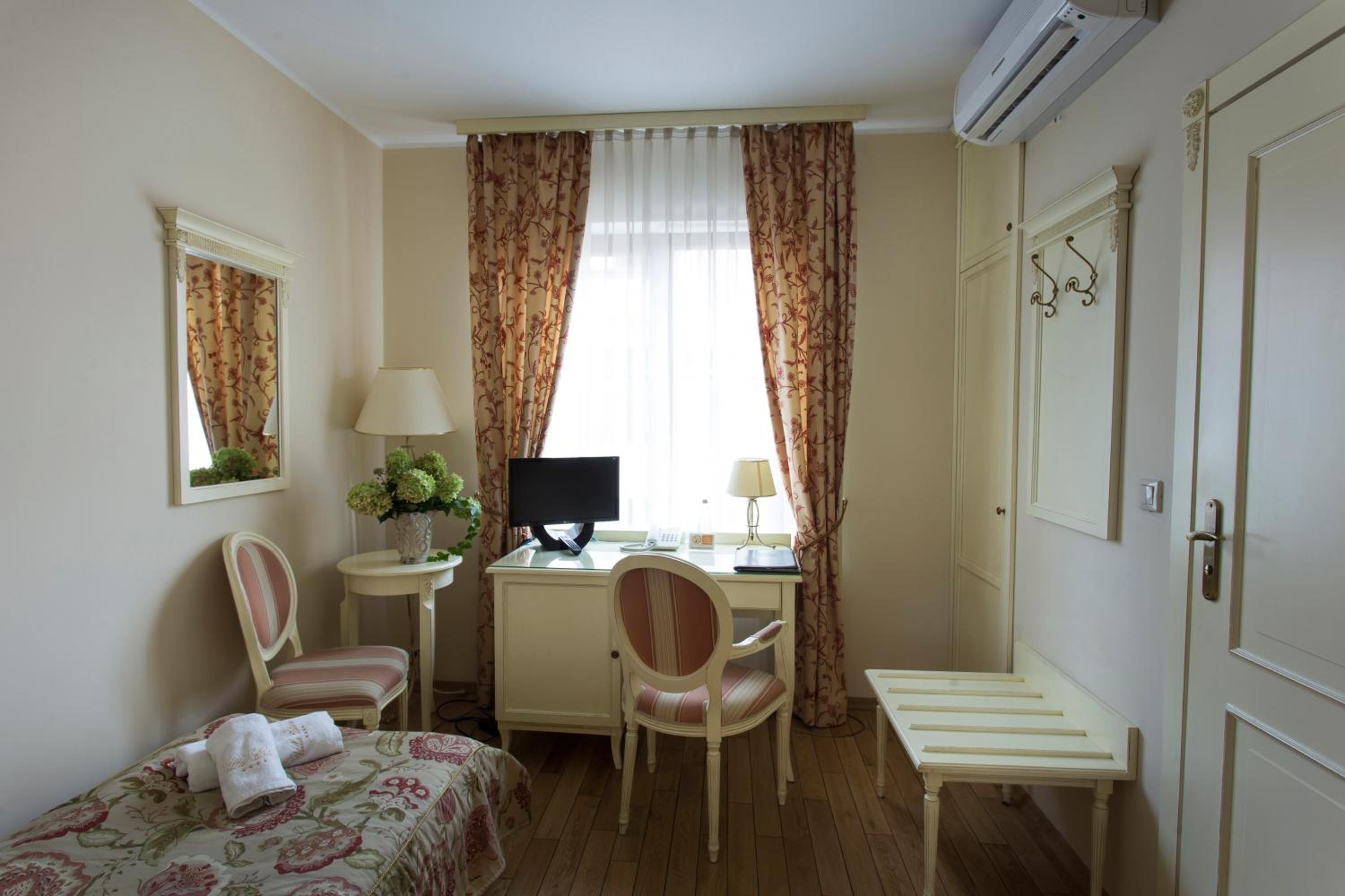 Single Room photo 3