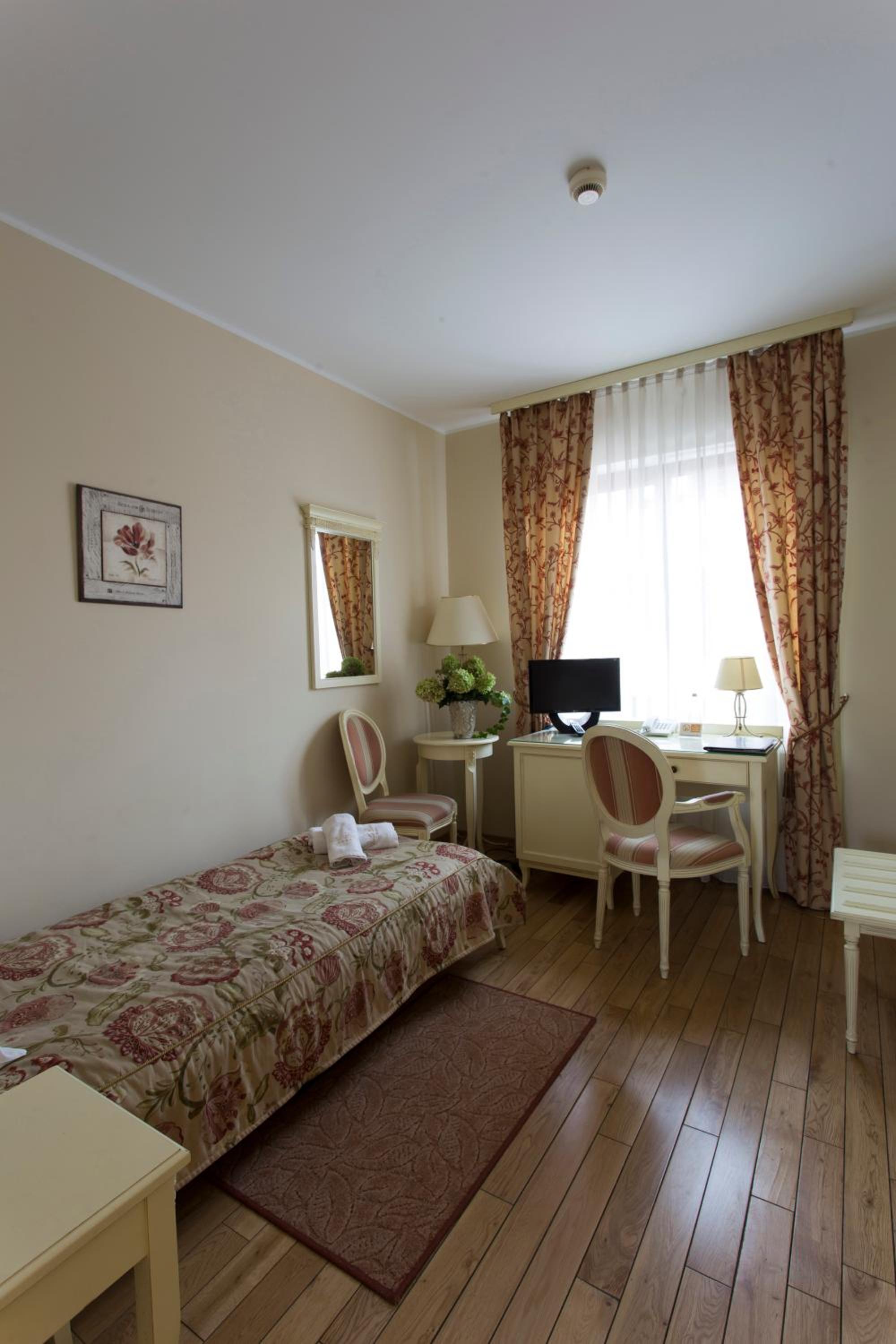 Single Room photo 2