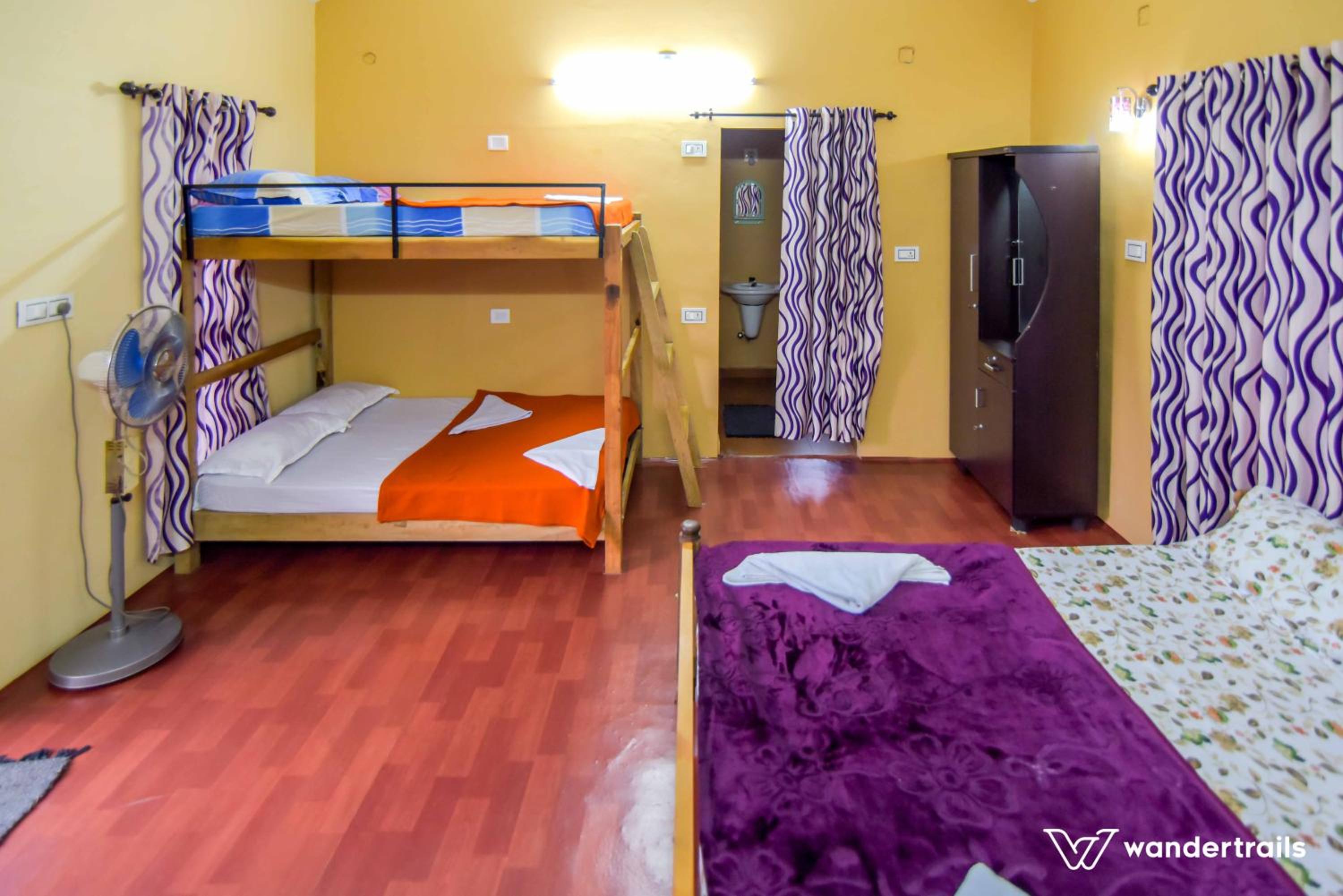 Quadruple Room with Balcony - Photo 1