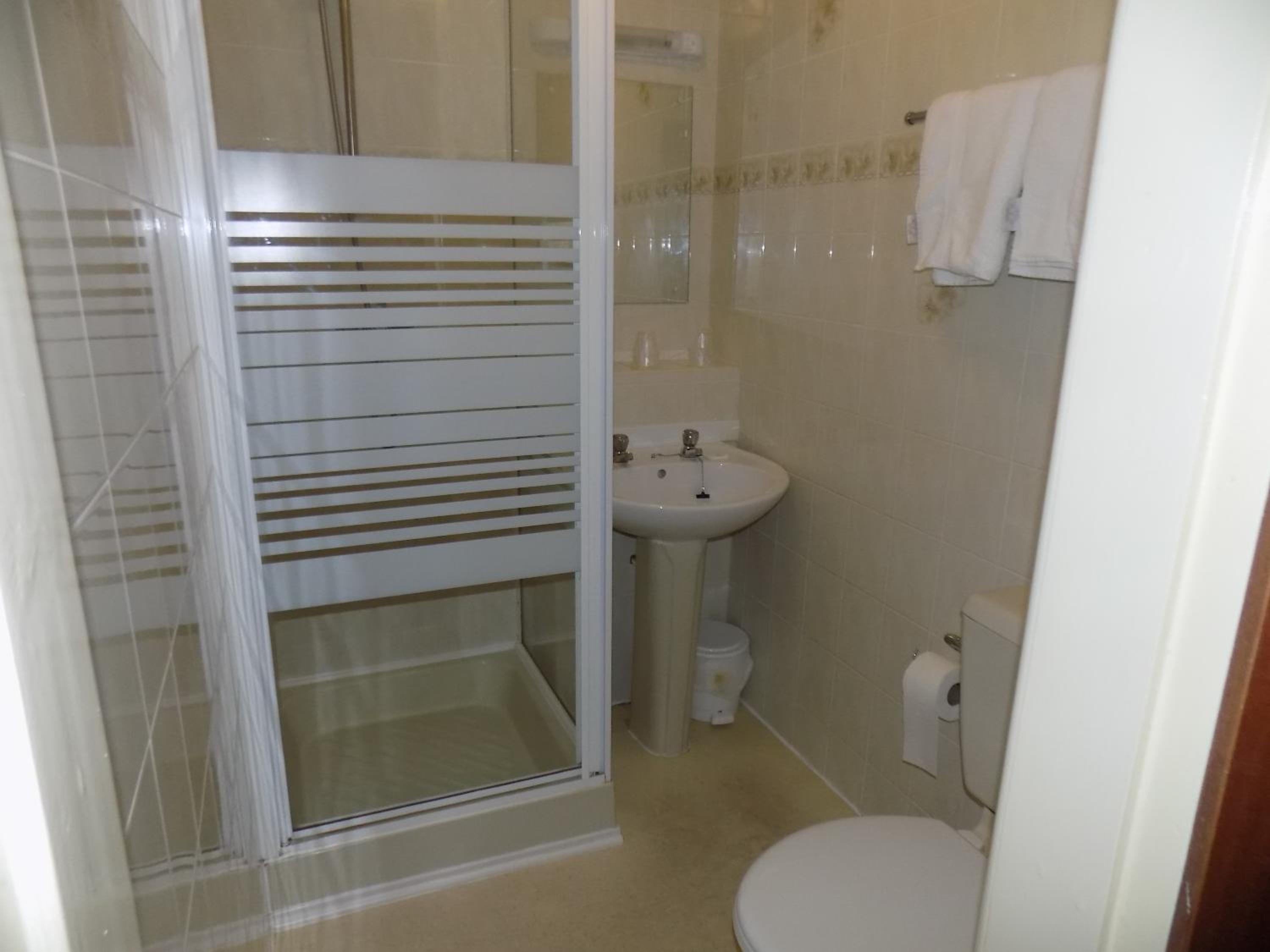 Basic Triple Room photo 2