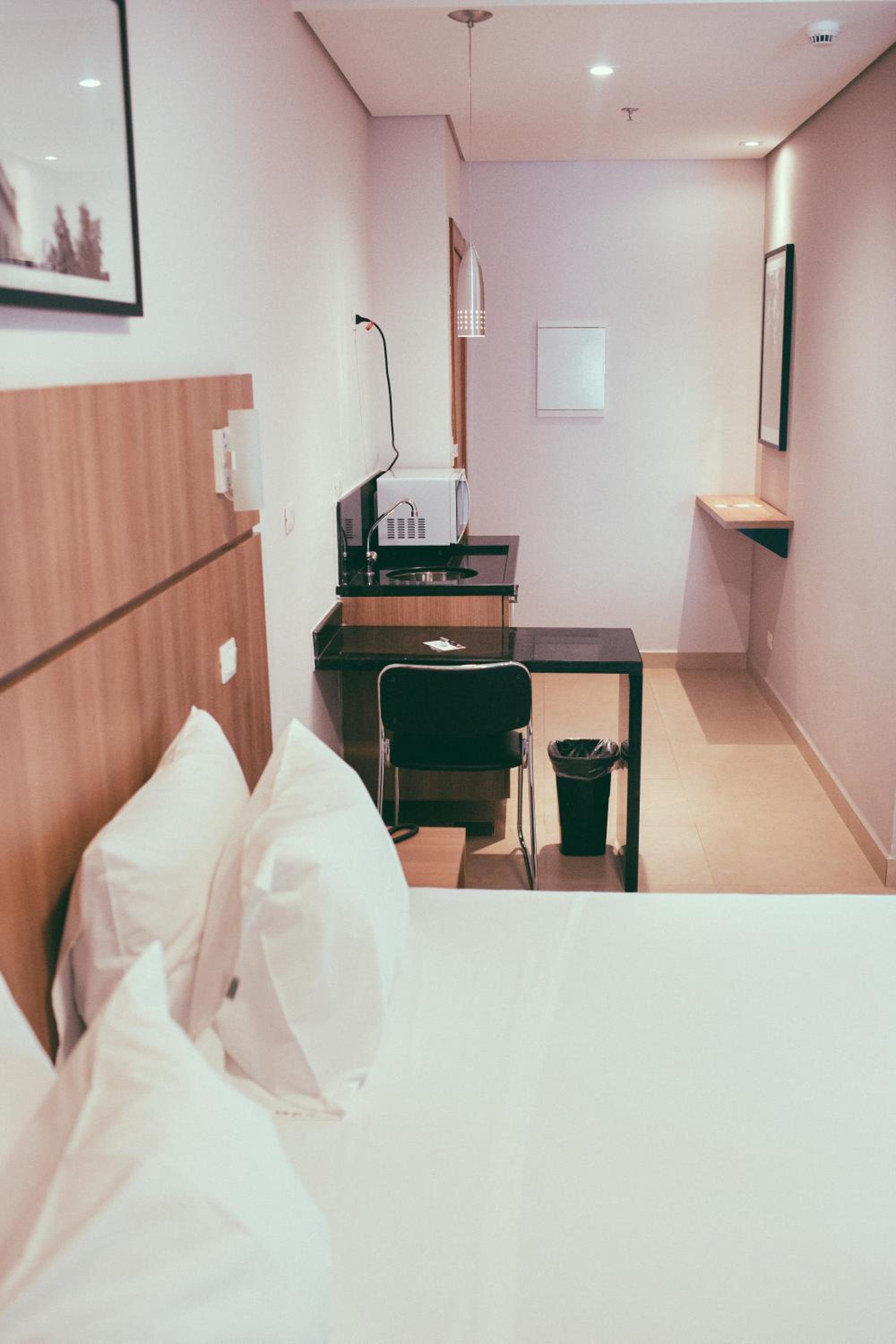King Room With Roll-In Shower - Disability Access