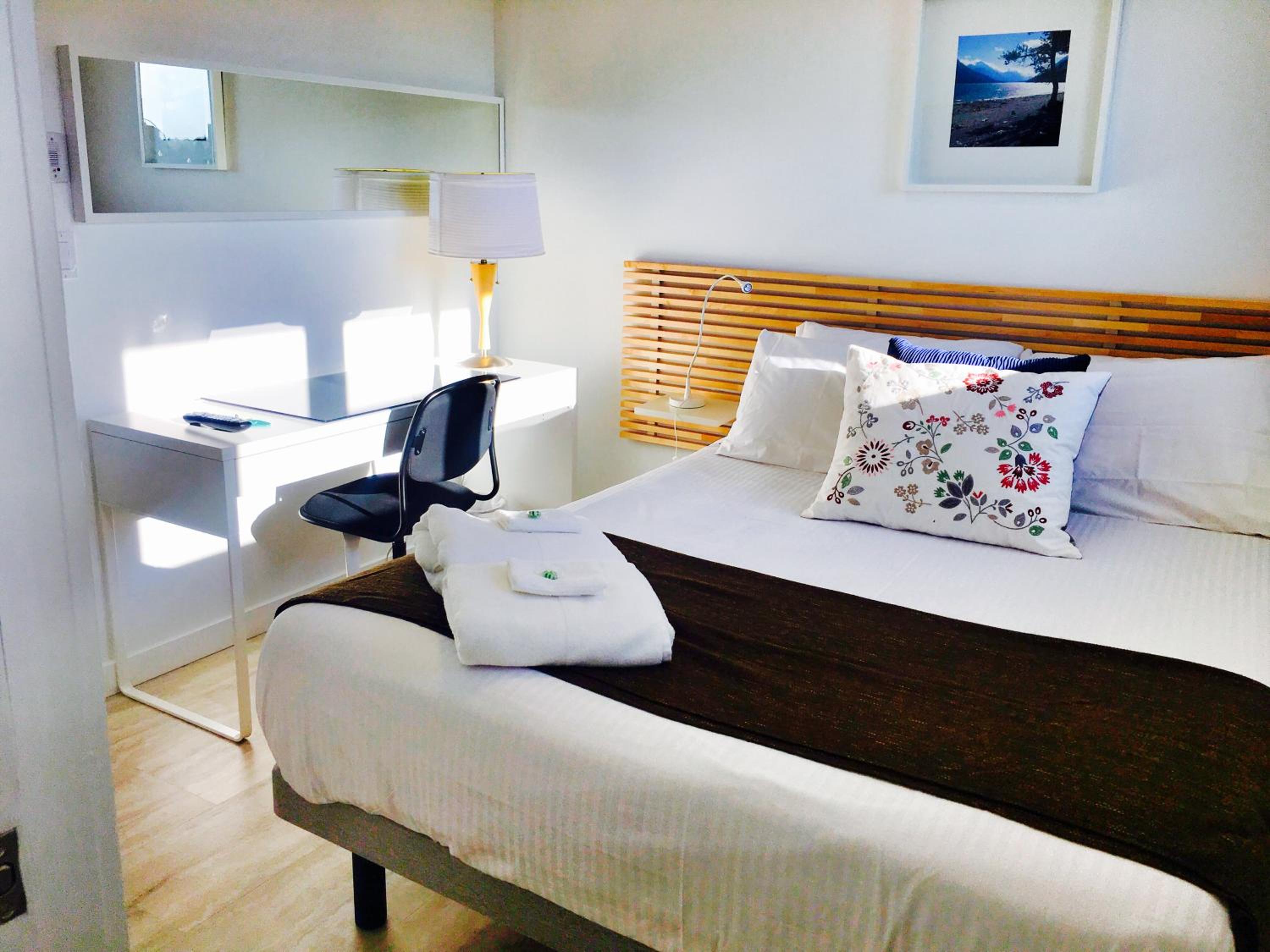 Standard Queen Room with Private Bath  photo 1
