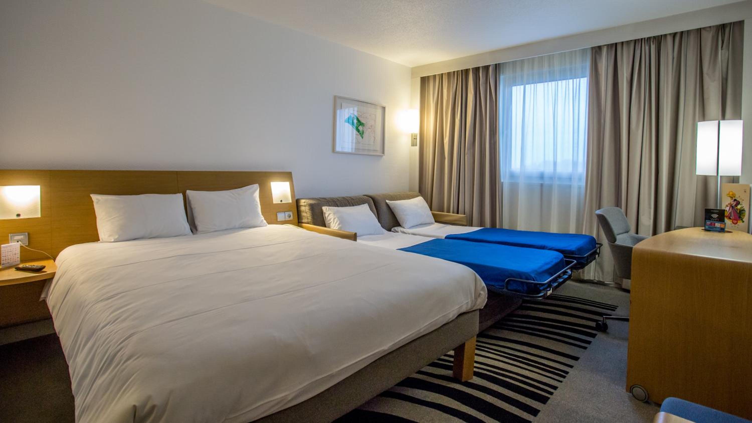 Superior Queen Room with Double Sofa Bed - Photo 5