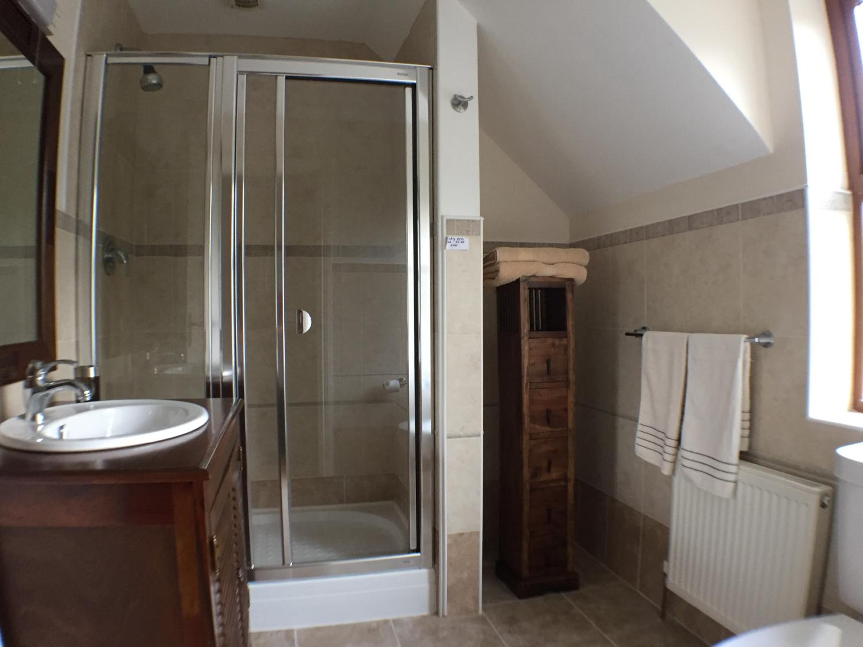 Double Room with Private Bathroom - Photo 4