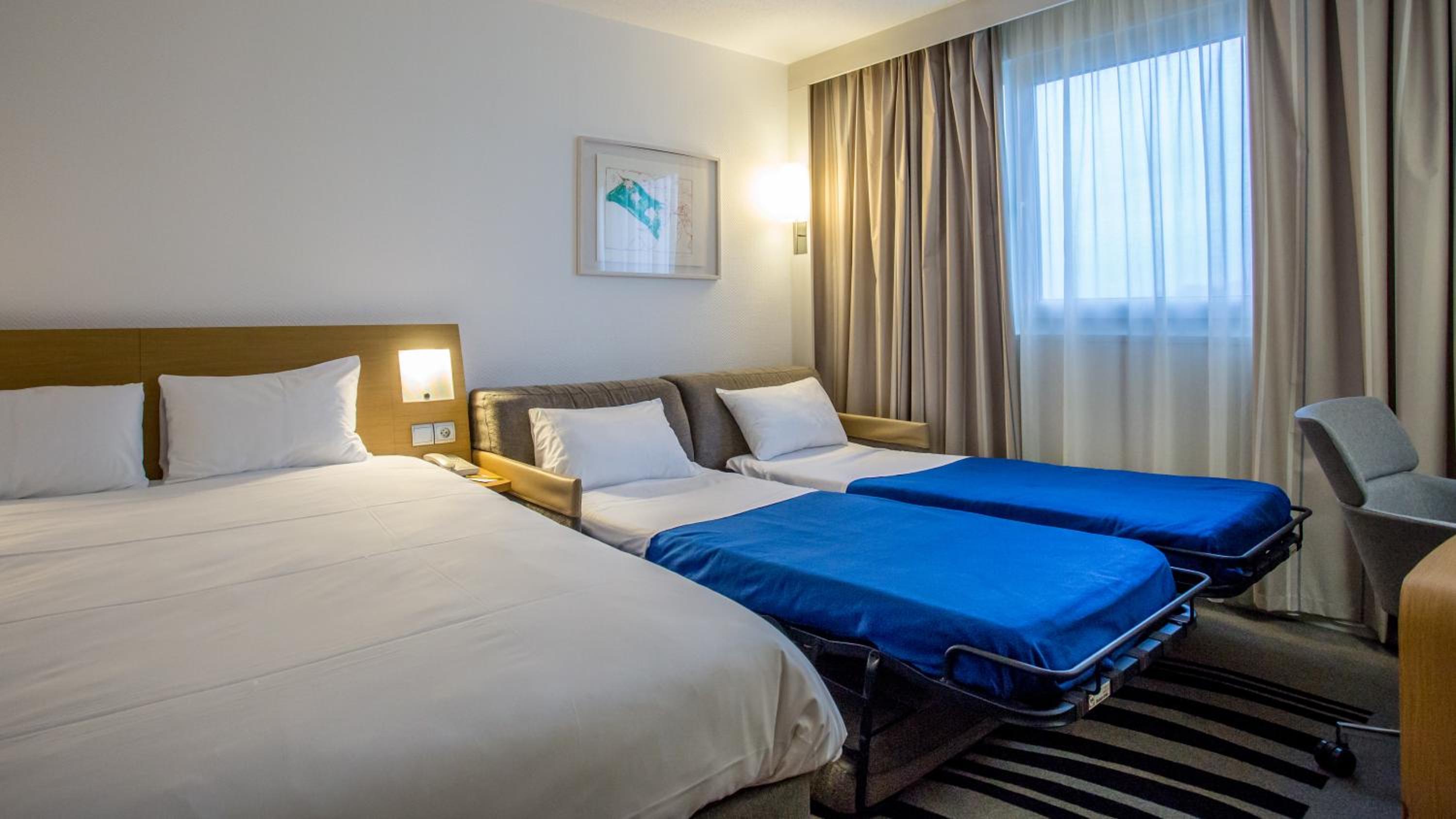 Superior Queen Room with Double Sofa Bed - Photo 3