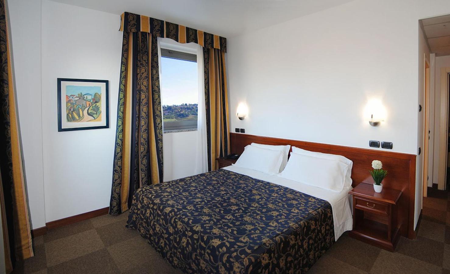 Double or Twin Room - Photo 2