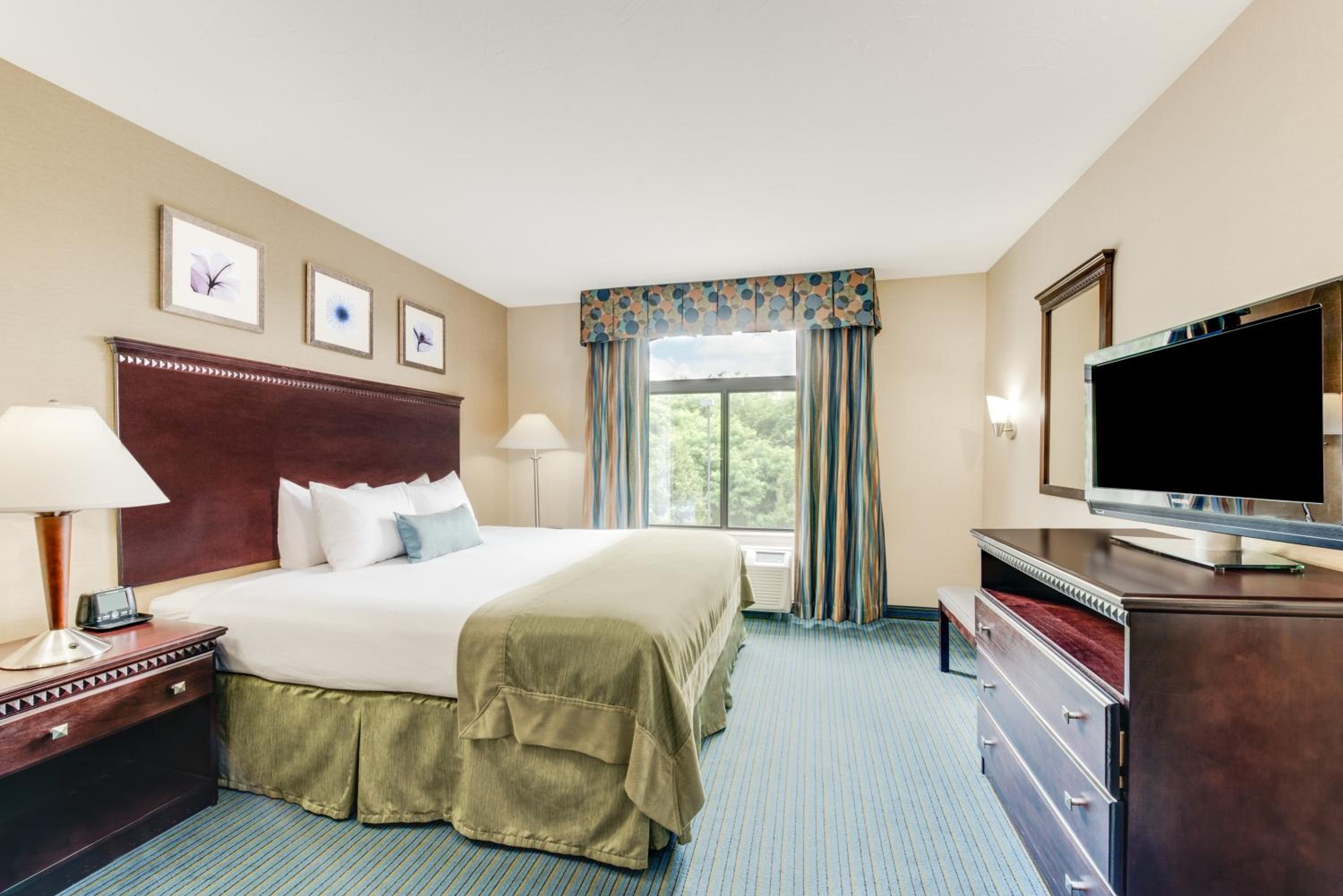 Standard King Room - Photo 3