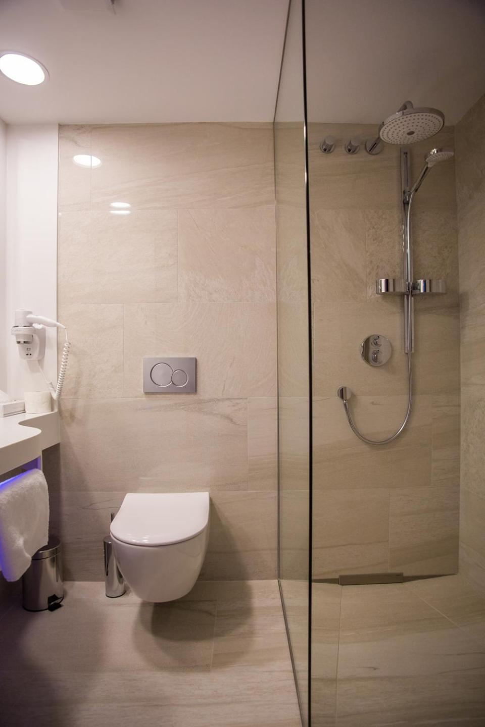 Double or Twin Room with Balcony photo 2