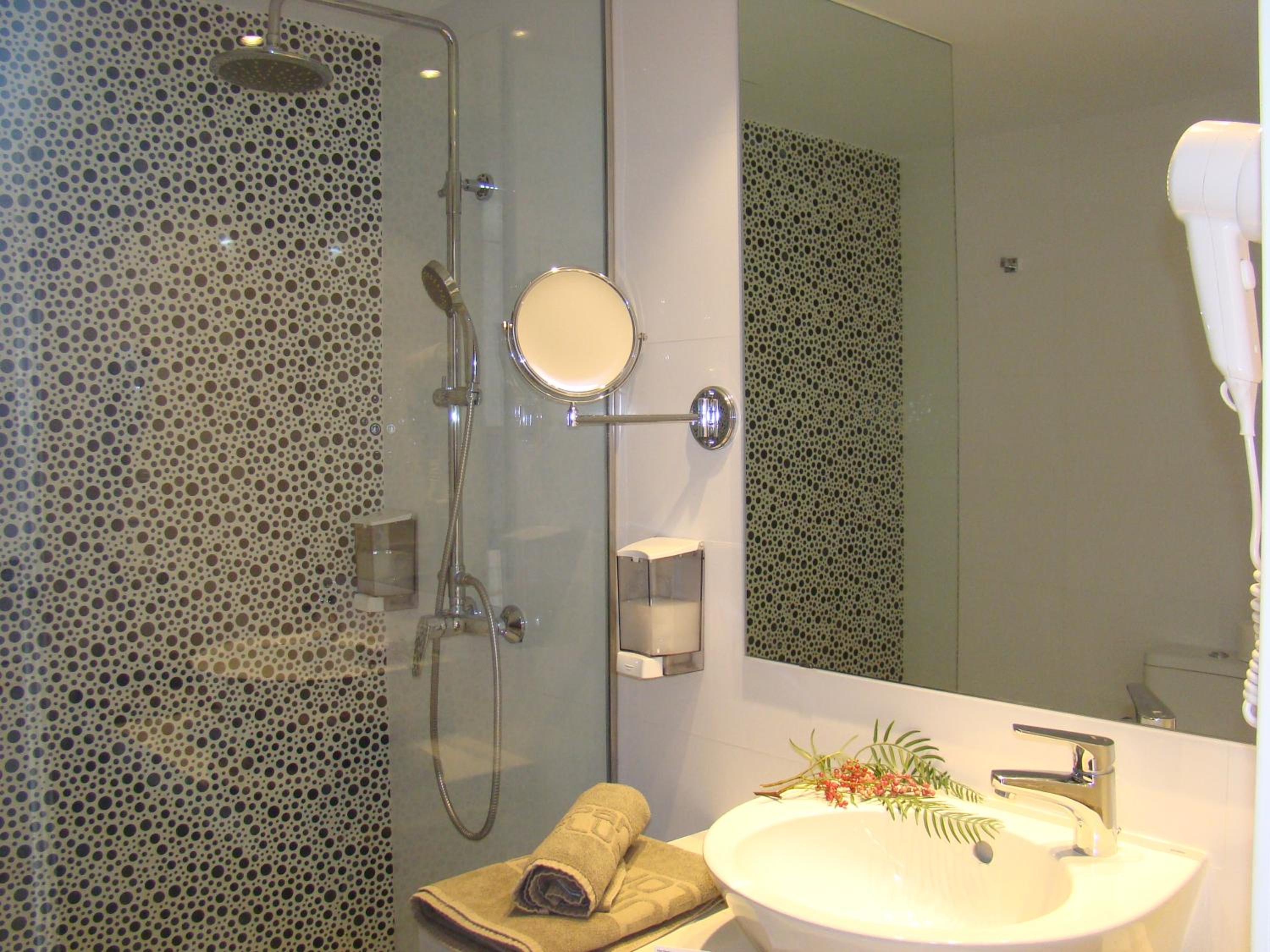 Superior One-Bedroom Apartment (2 Adults) - Photo 3
