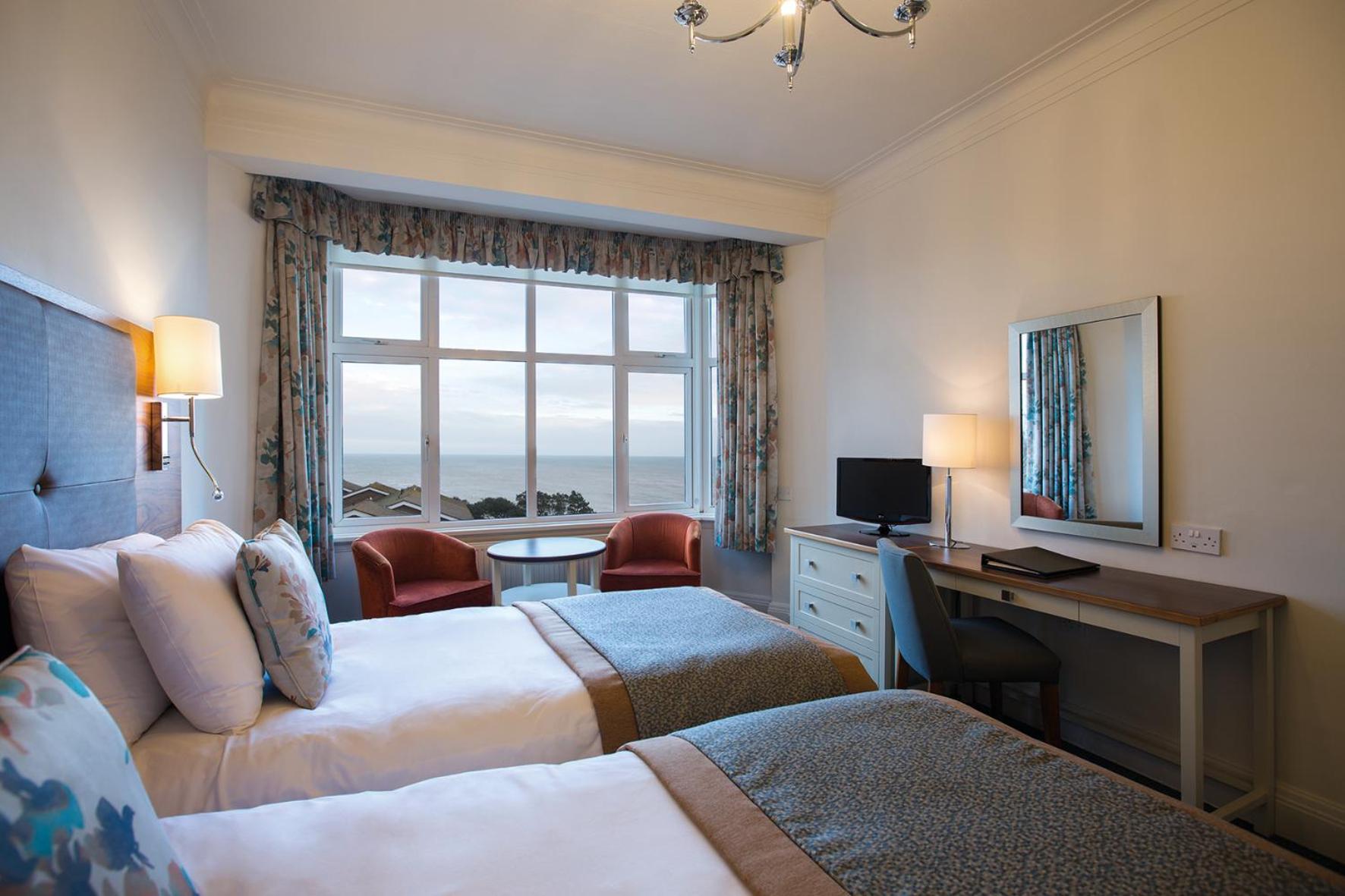 Twin Room with Sea View photo 3