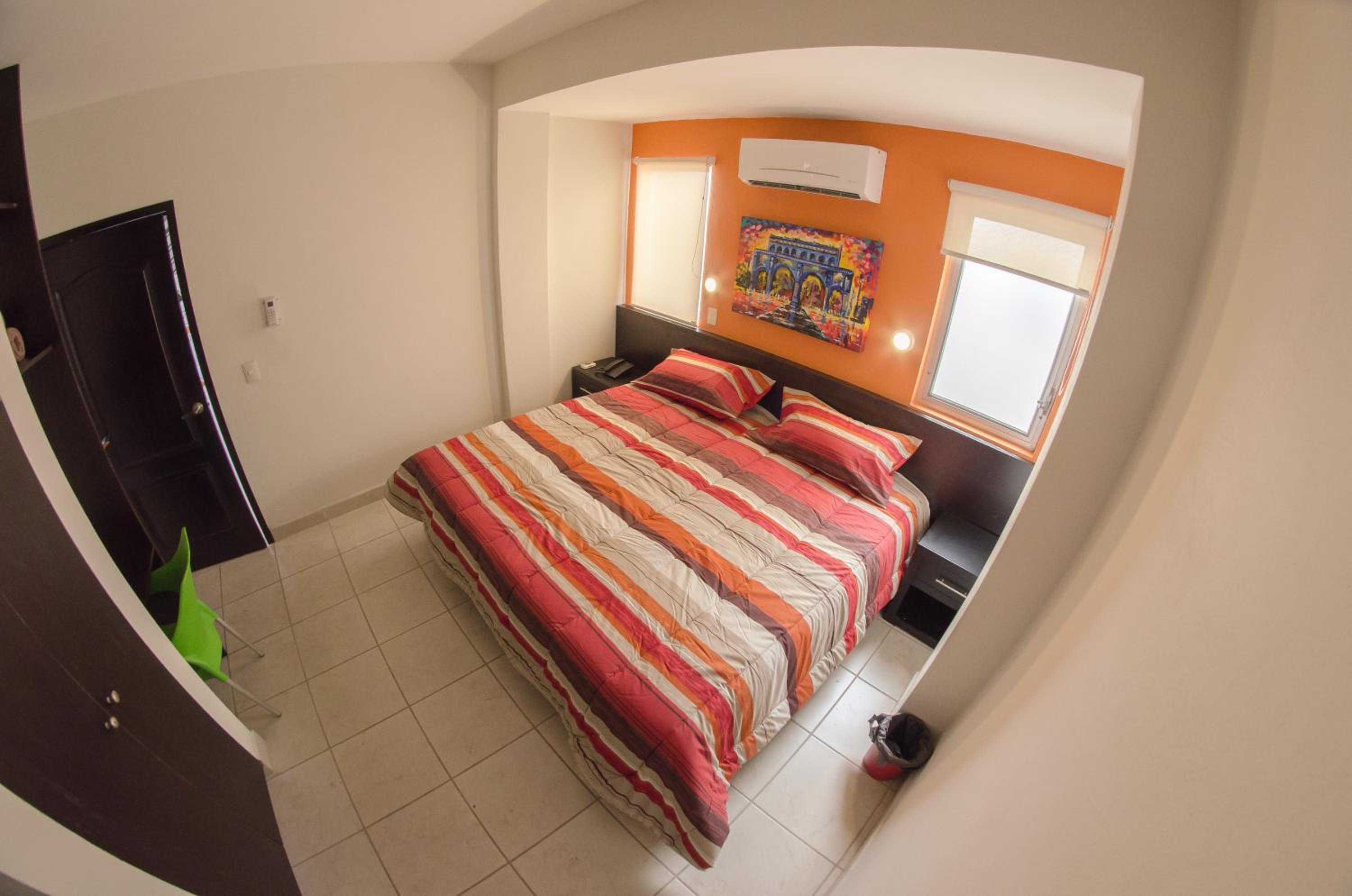 Deluxe King Room - Photo 2
