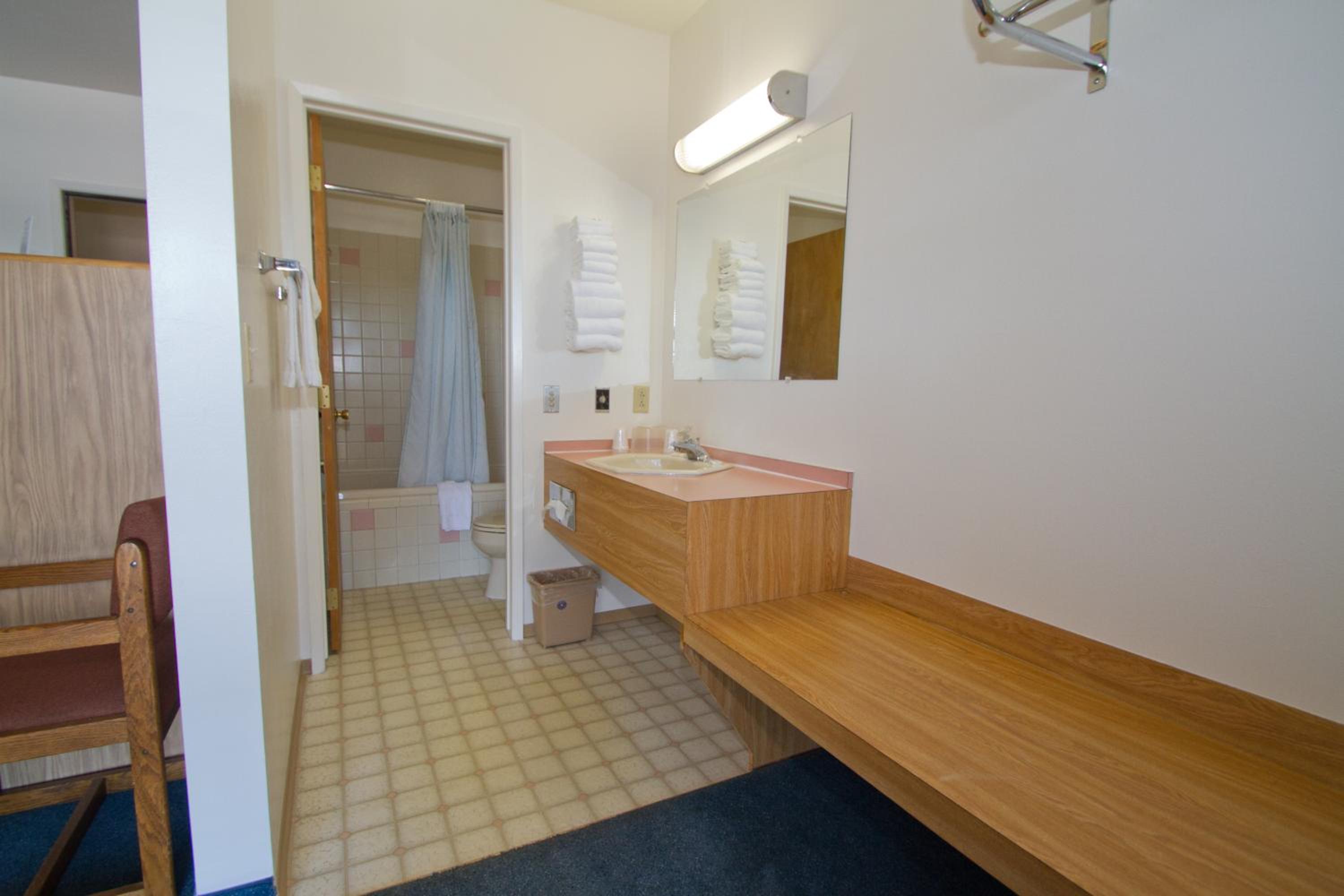 Queen Room photo 3