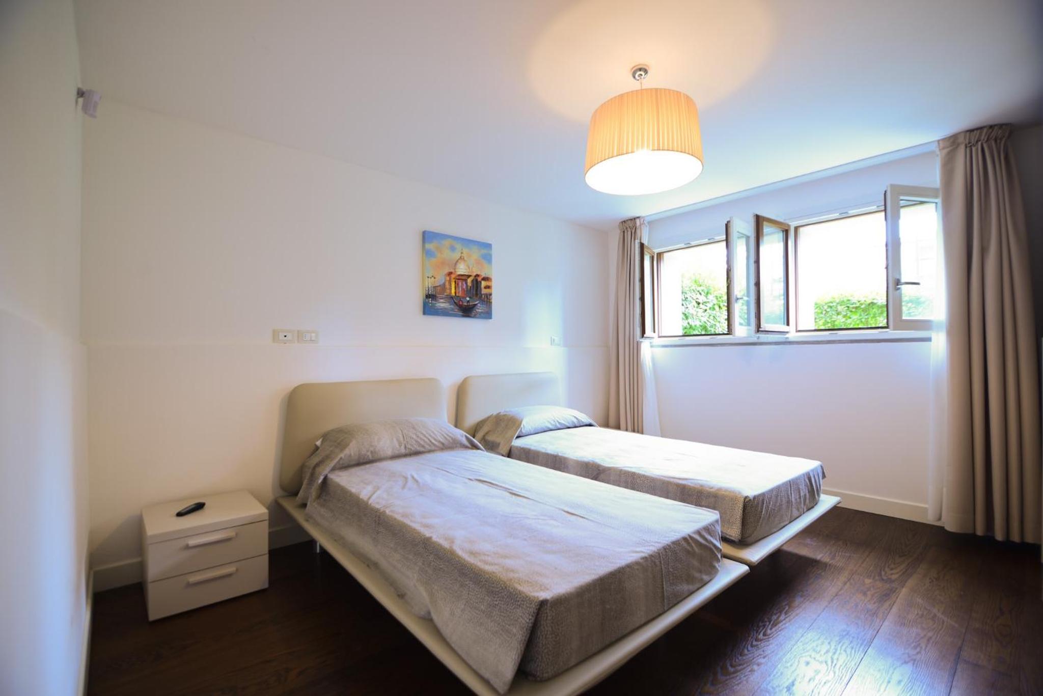 Apartment photo 2